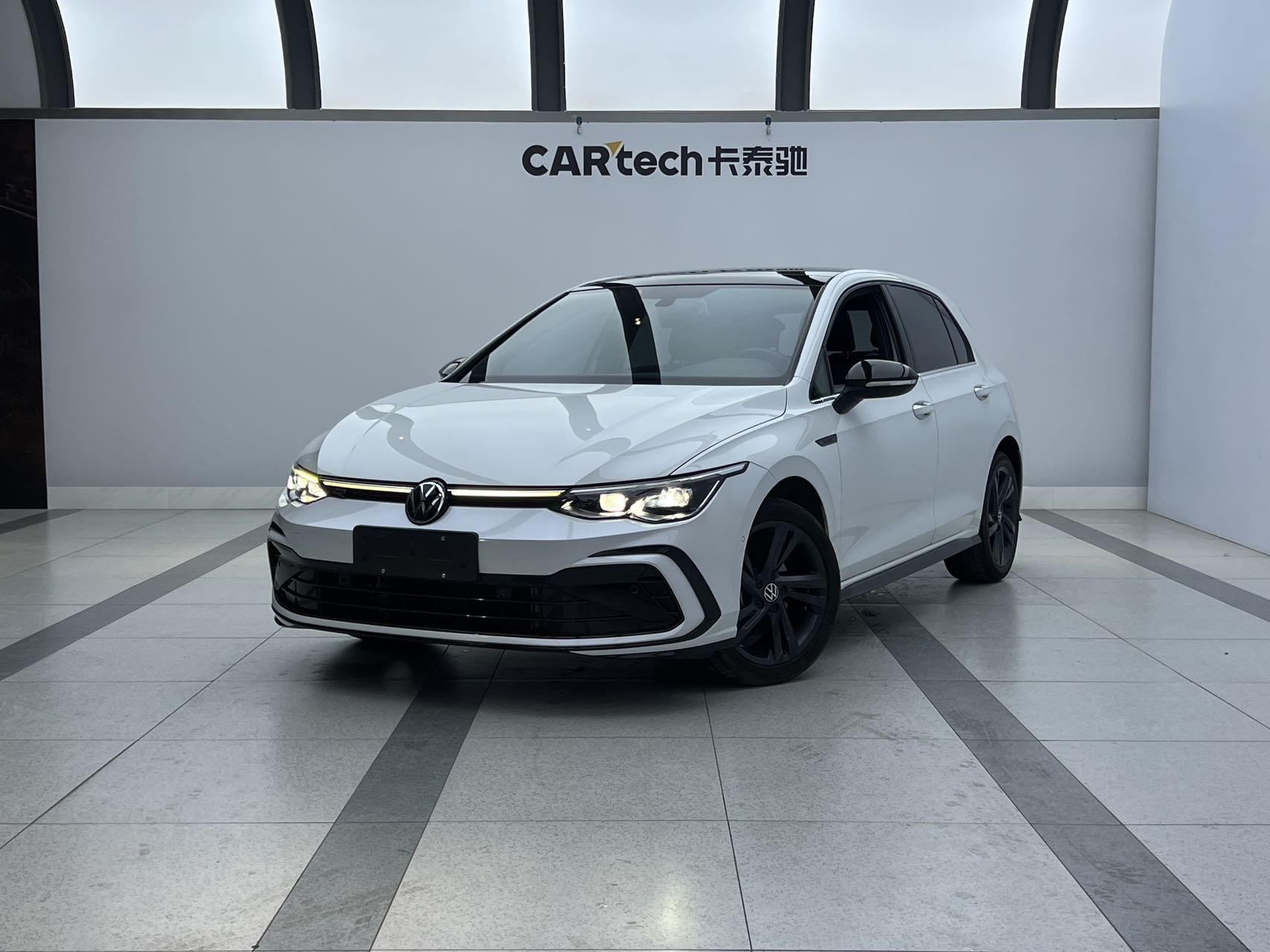 Фольксваген Гольф 2023 280TSI DSG R-Line Lite