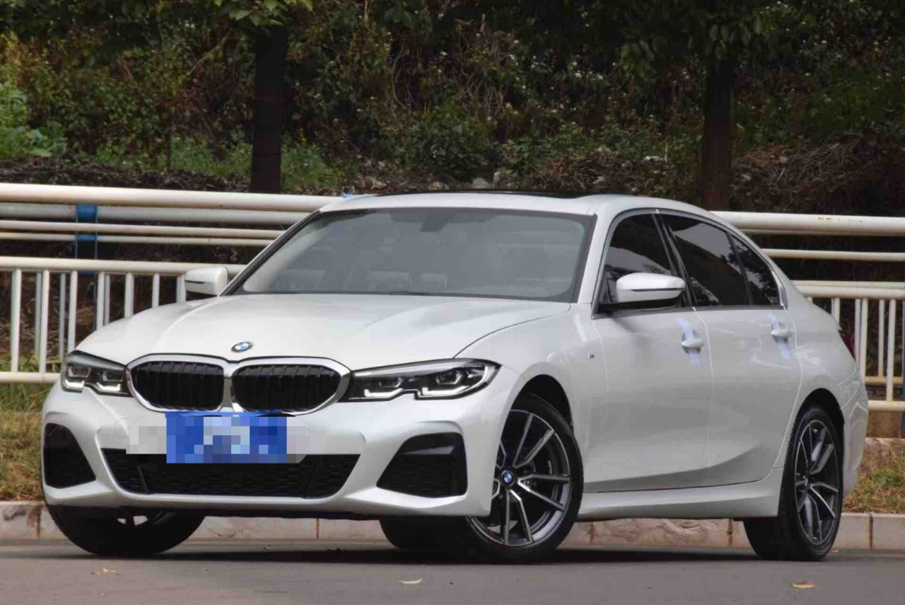 BMW 3 серии 2022 года, модель 320Li, спортивный пакет M