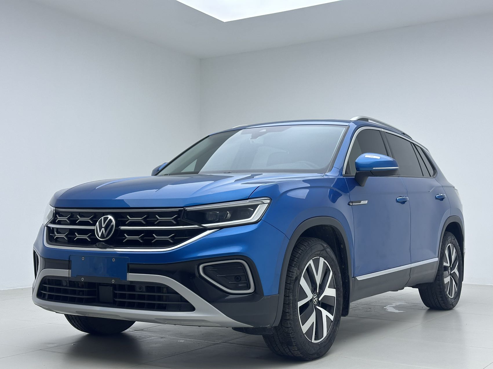 ольксваген Тайрон 2023, 280 TSI, двухколесный привод, комплект «Люкс Плюс Промышленный»