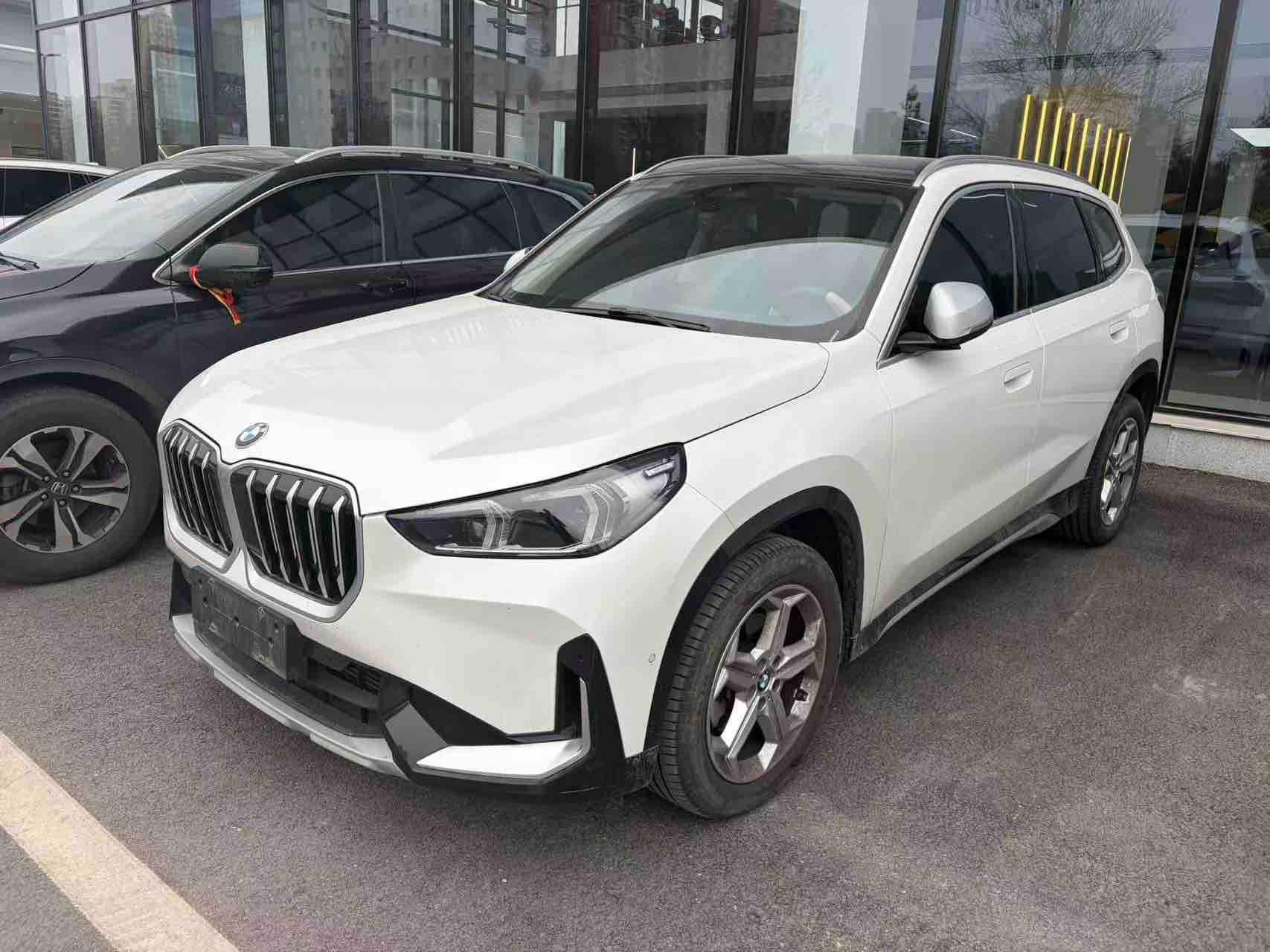BMW X1 2023 года sDrive20Li X Design комплект