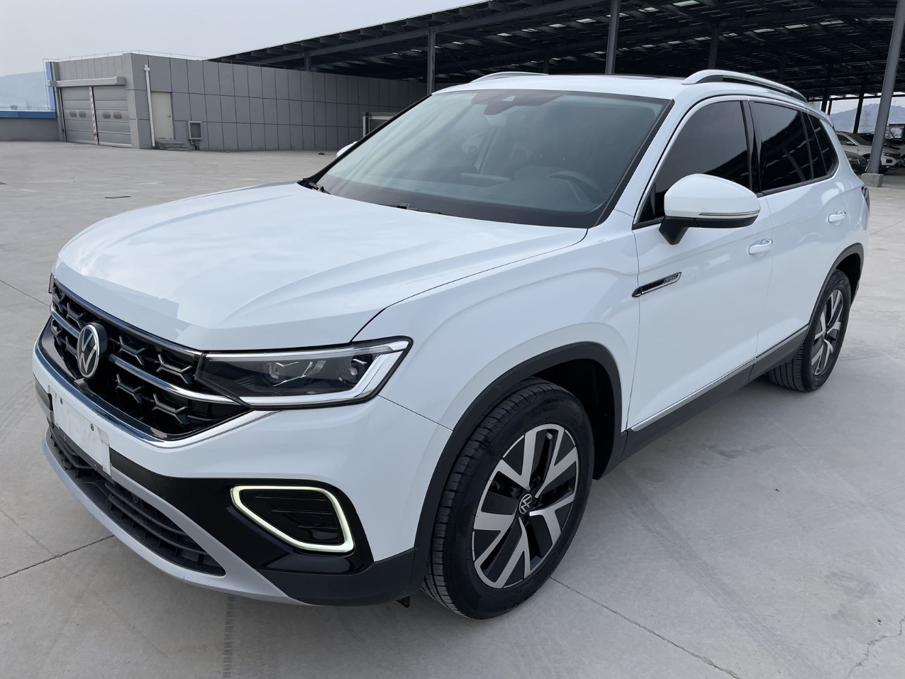 Фольксваген Тайрон 2023 280TSI Передний привод Люкс Плюс Продвинутый