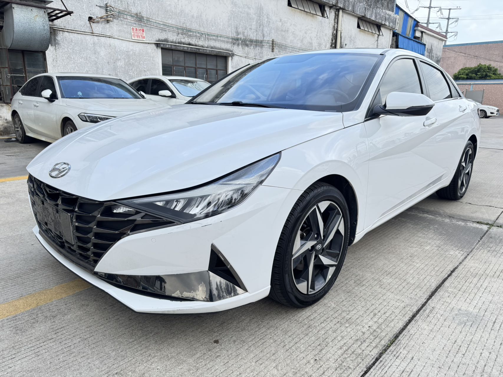 Hyundai Elantra 2022 года, 1.5L, CVT, версия GLX Elite.