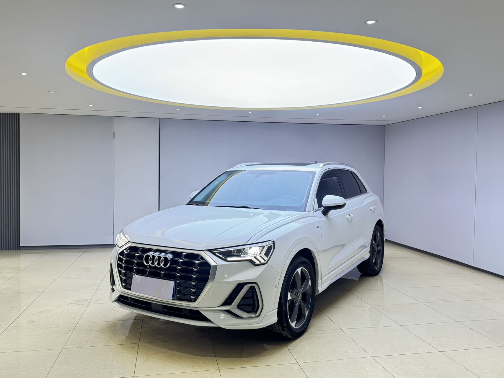 Audi Q3 2022 года, модель 35 TFSI, стильная и динамичная версия