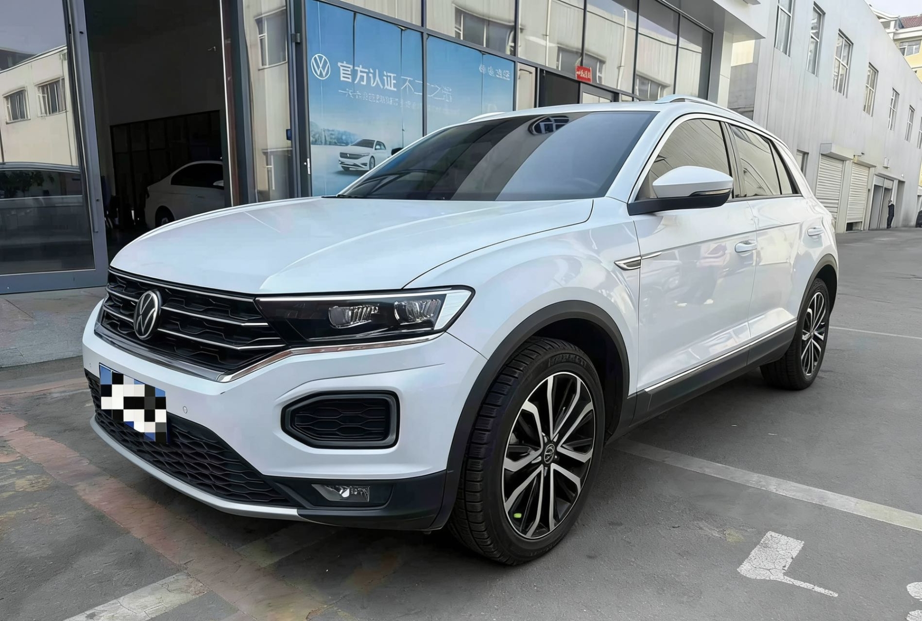 Volkswagen T-ROC 2021 года, рестайлинг, 280TSI DSG, полный привод, люксовая версия с интеллектуальной системой подключения