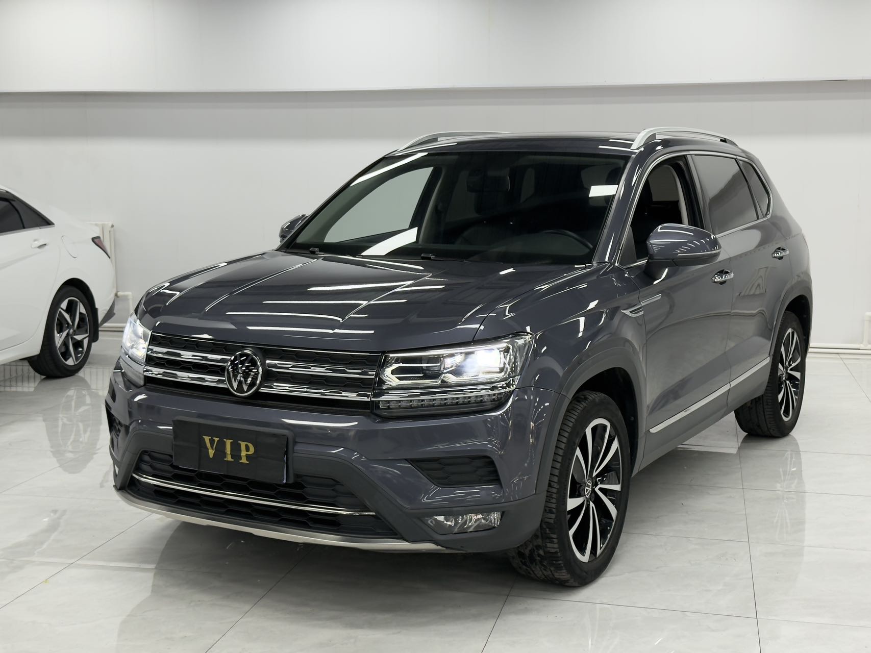 Volkswagen Tharu 2021 комплектация 280TSI передний привод, версия Luxury PLUS