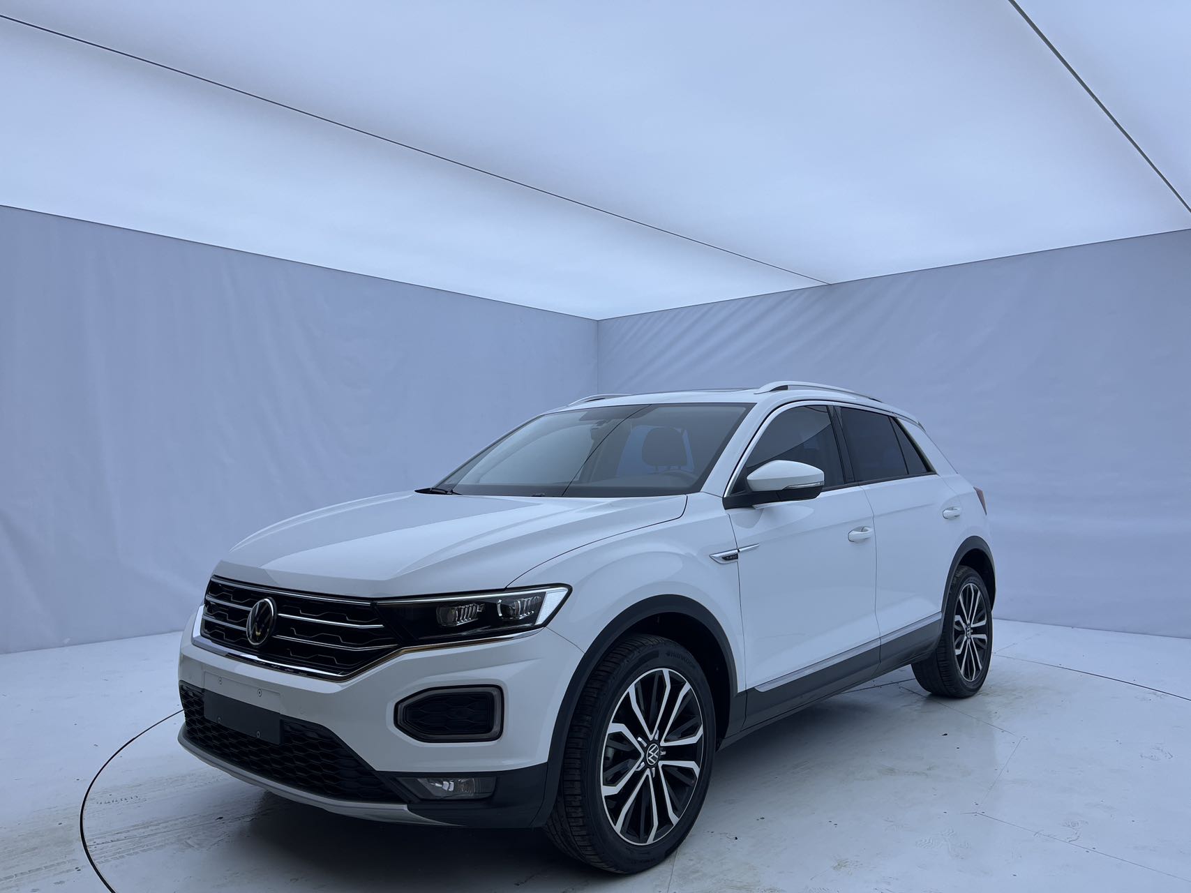 Volkswagen T-ROC Tange 2022 модель 280TSI DSG передний привод Comfort PLUS