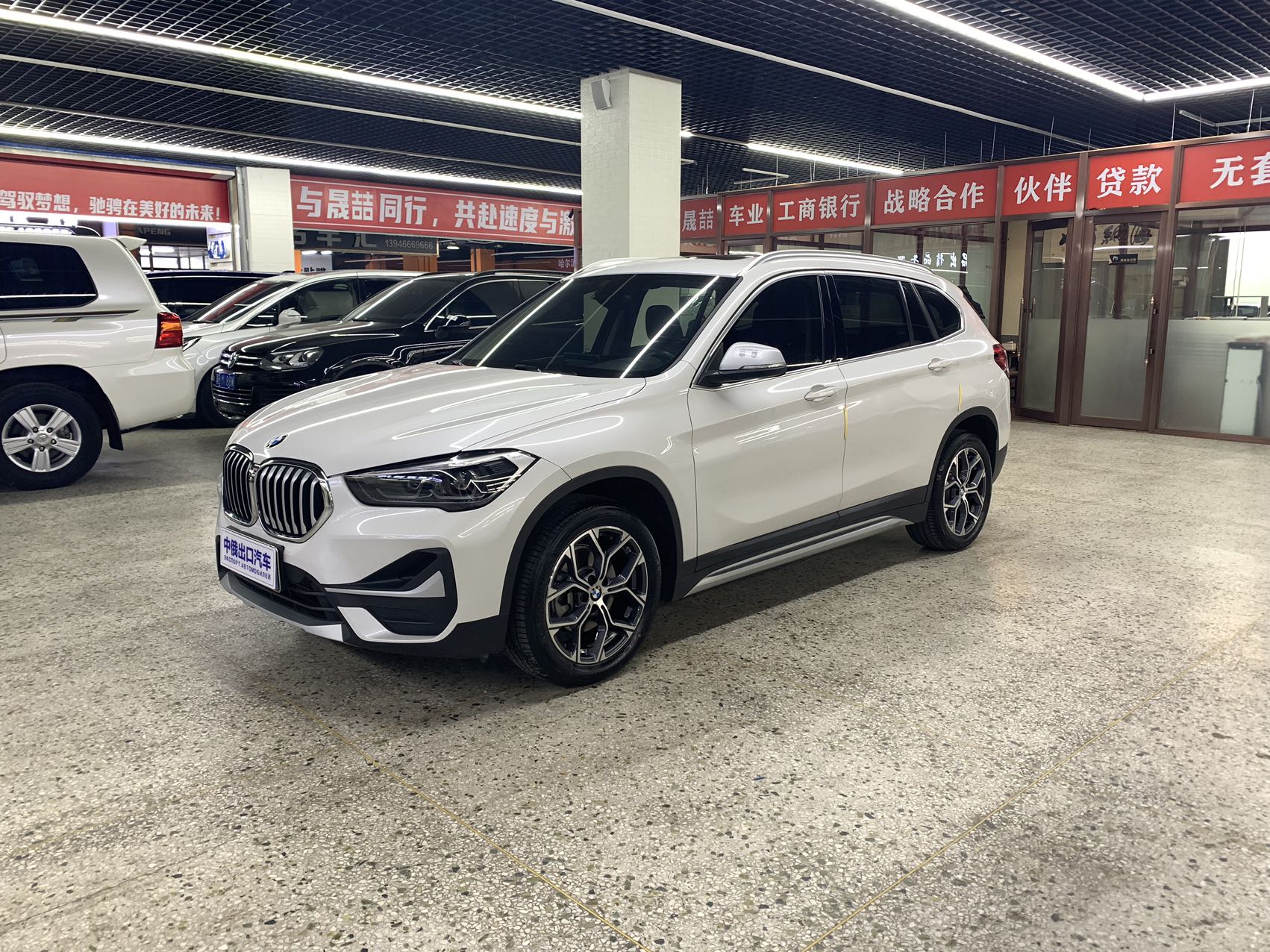 BMW X1 sDrive20Li Стильная версия