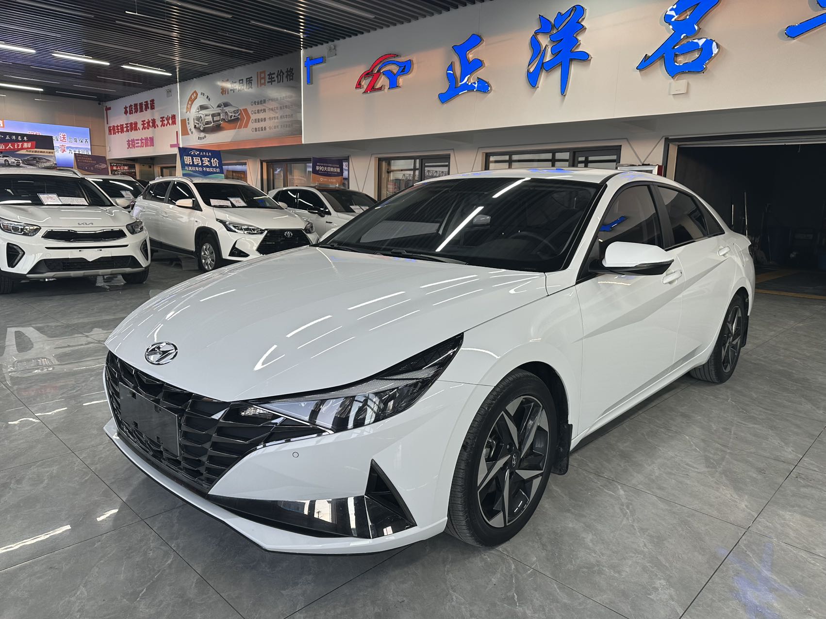 Hyundai Elantra 2022 г., элитная комплектация