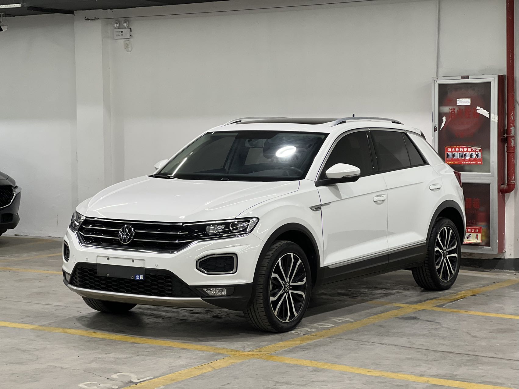 Volkswagen T-ROC 2022 года 280TSI DSG передний привод Comfort PLUS