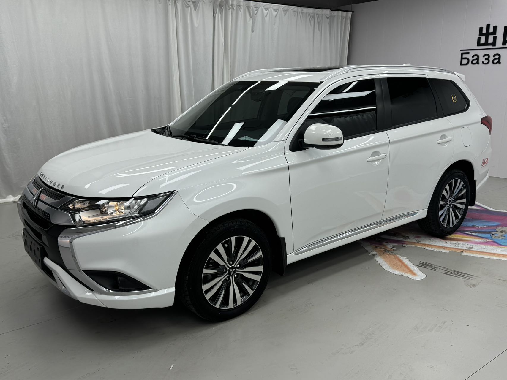 Mitsubishi Outlander 2021, версия с полным приводом 5 мест