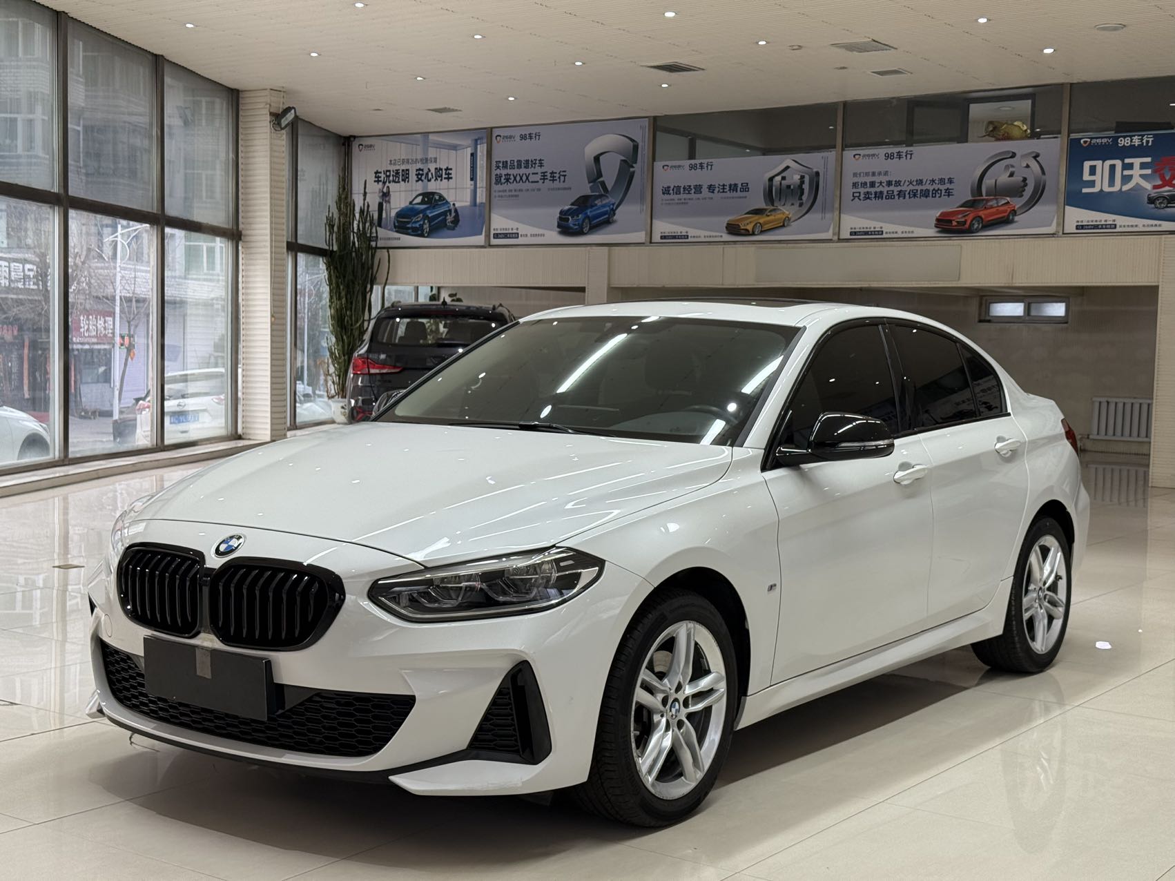 BMW 1 серии 2022 года 120i M Sport Night Edition