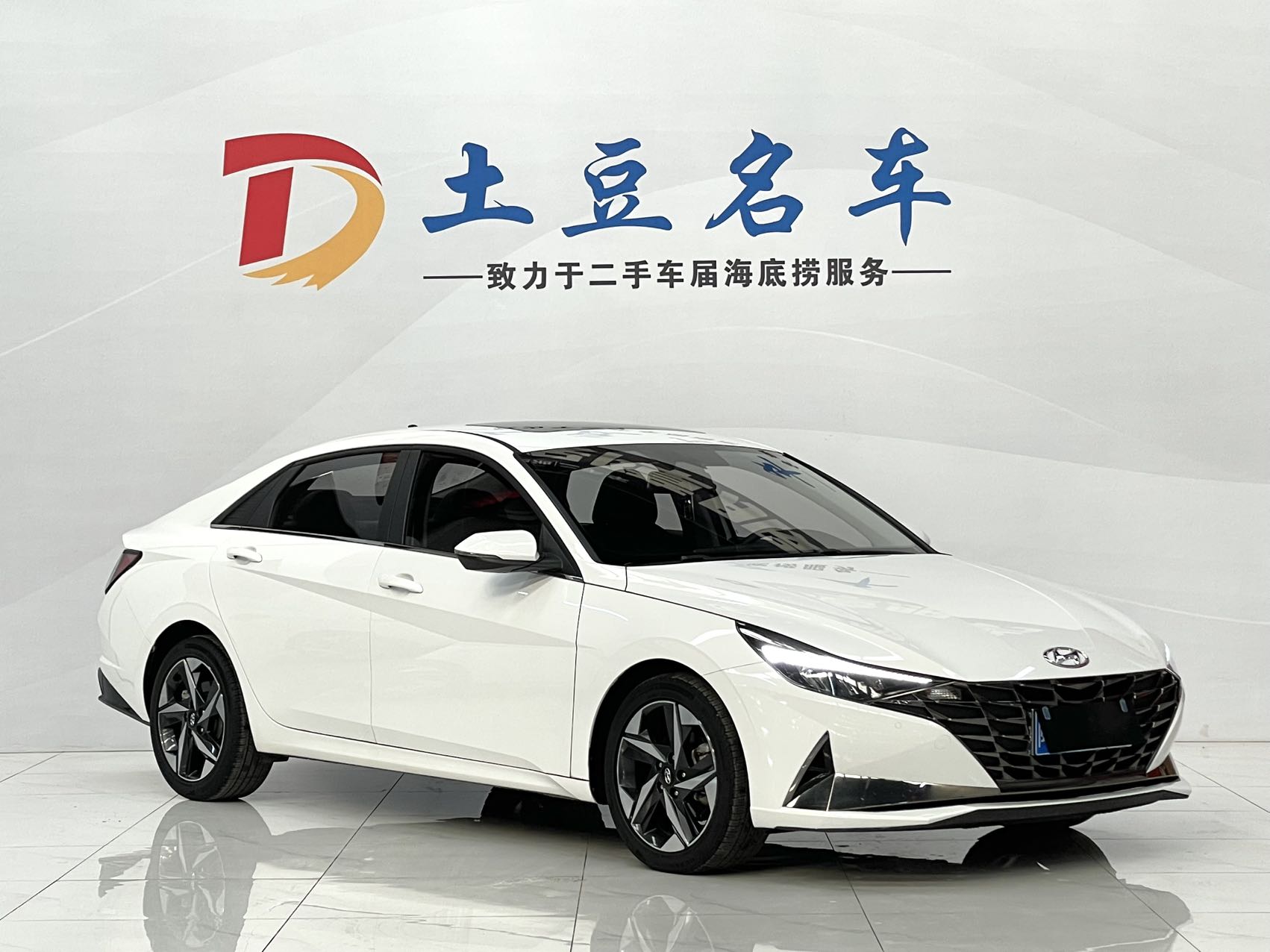 Hyundai Elantra 2022 1.5L CVT LUX Premium Edition