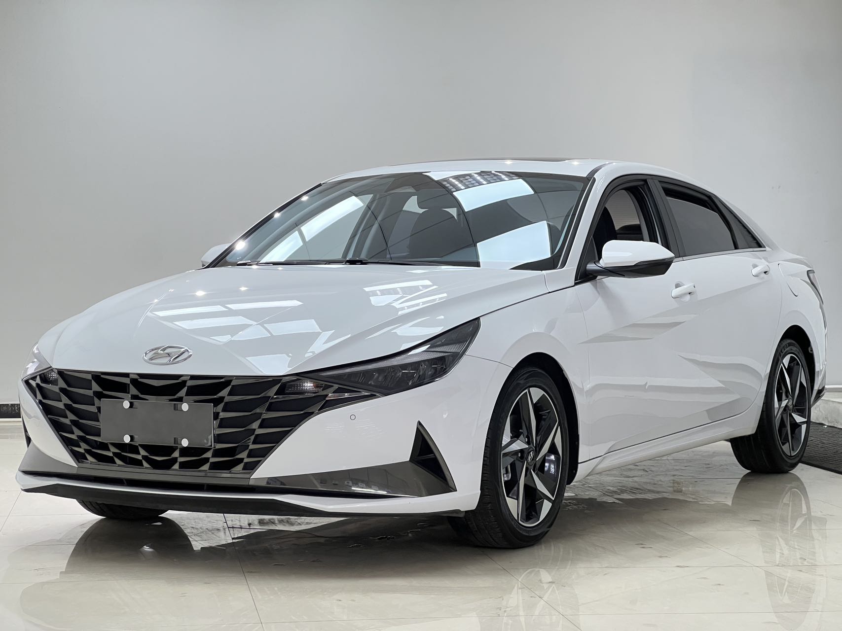 Модель 2022 года Elantra 1.5L CVT LUX Премиум версия 