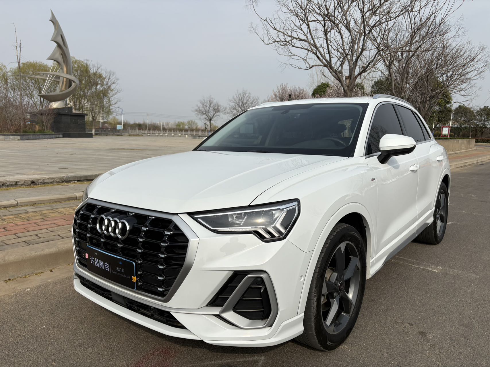 Audi Q3 2023 года, стильная и динамичная версия