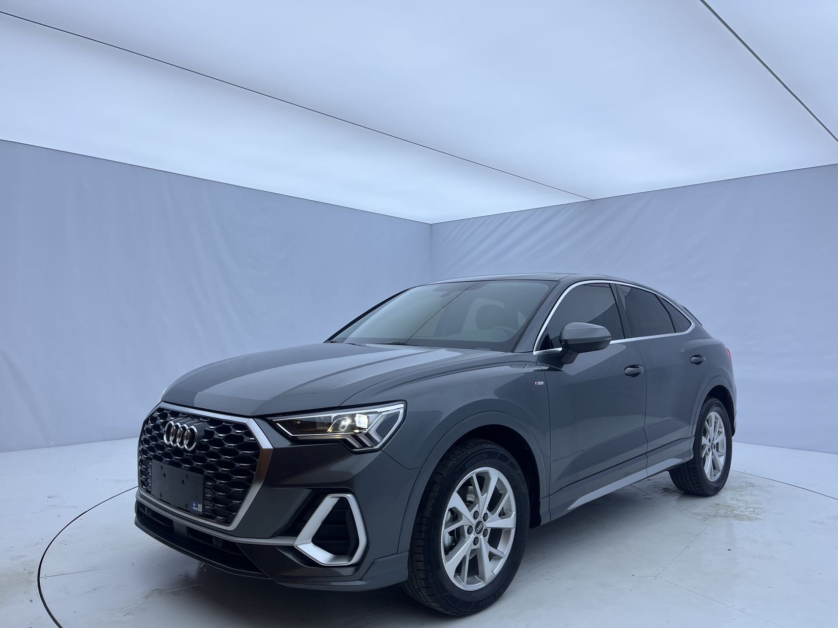 Audi Q3 Sportback 2022 года, 35 TFSI, версия Progressive