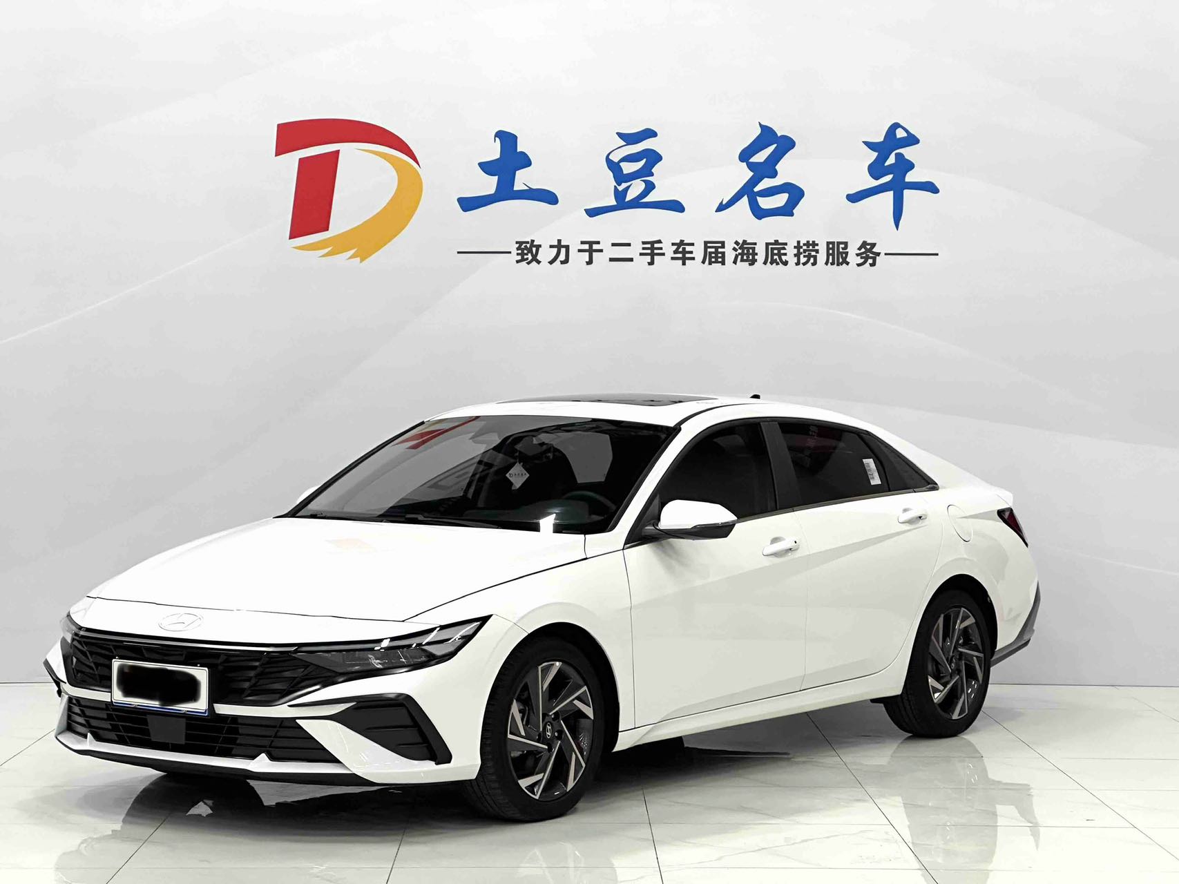 Hyundai Elantra 2023 года, 1.5L CVT LUX люксовая версия