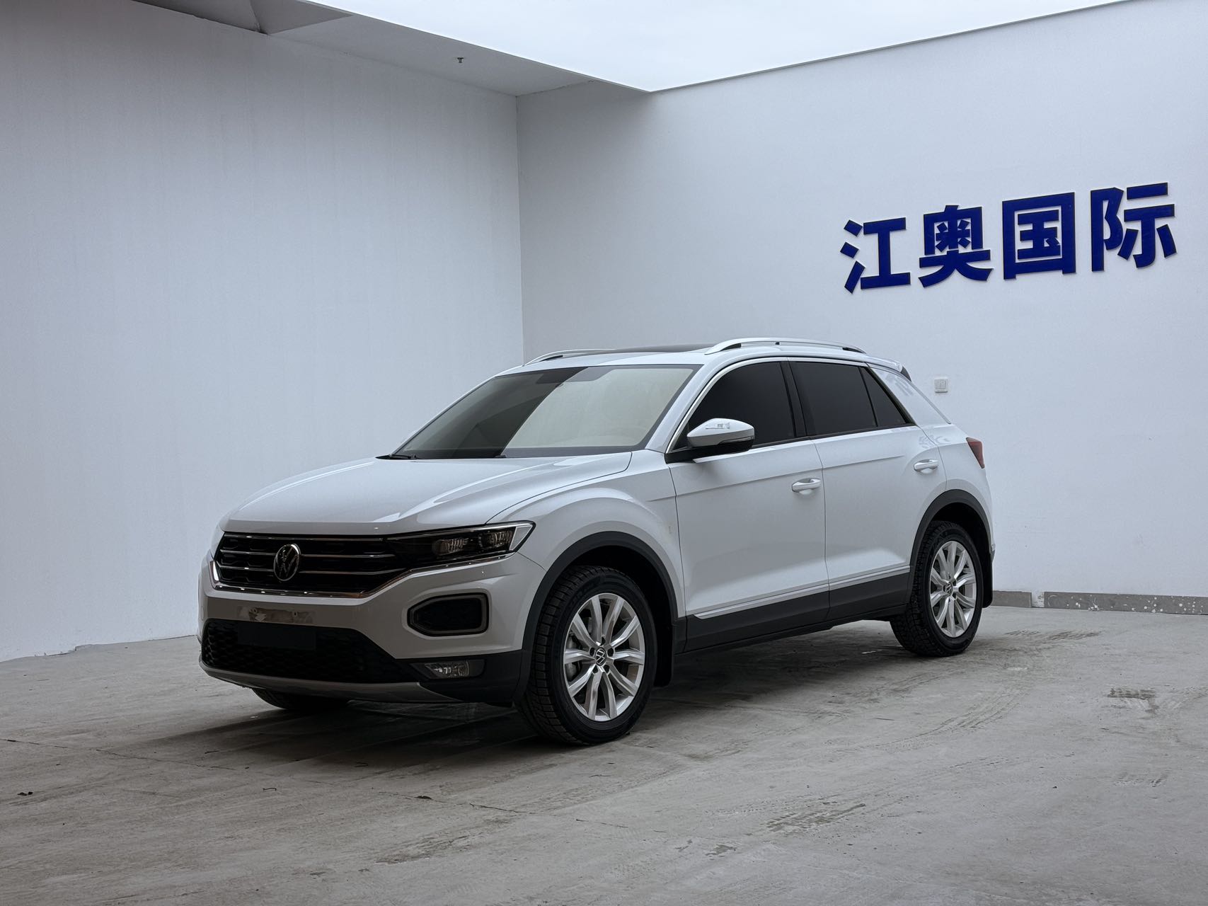 Volkswagen T-Roc 2021 г., 280 TSI, DSG, передний привод, Comfort Elite