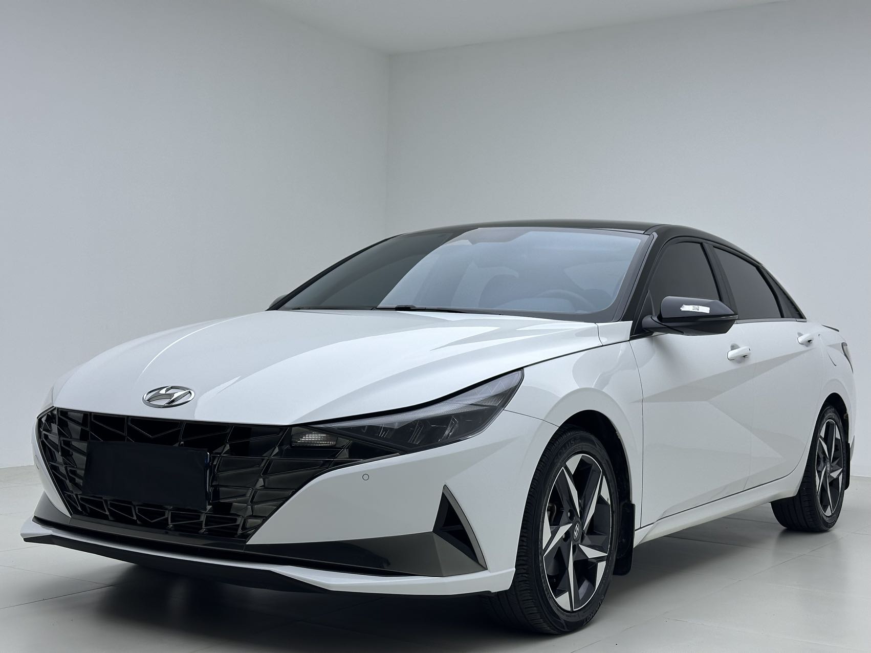 2022 год Hyundai Elantra 240TGDi DCT LUX люксовая версия