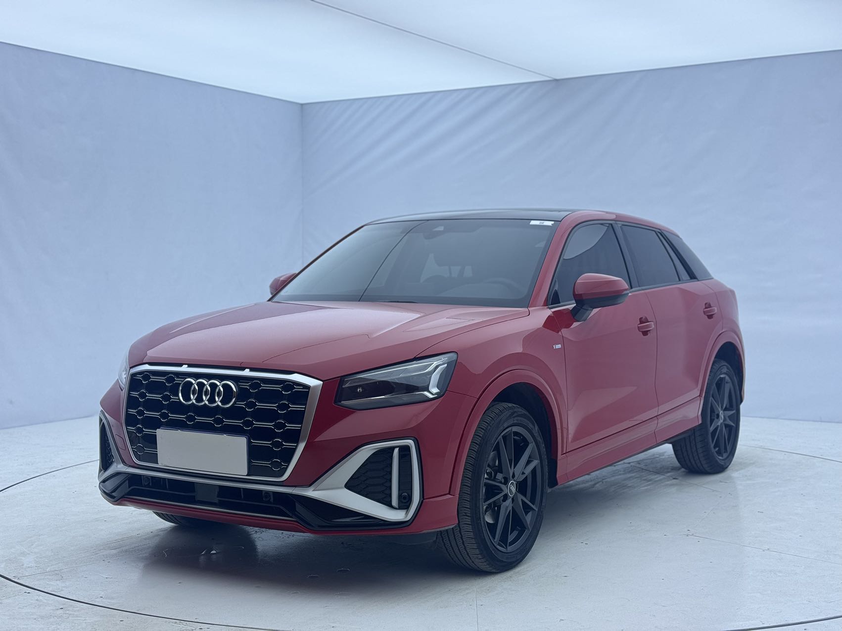 Audi Q2L 2022 года, 35 TFSI, комплектация Progressive Dynamic, экологический стандарт China VI