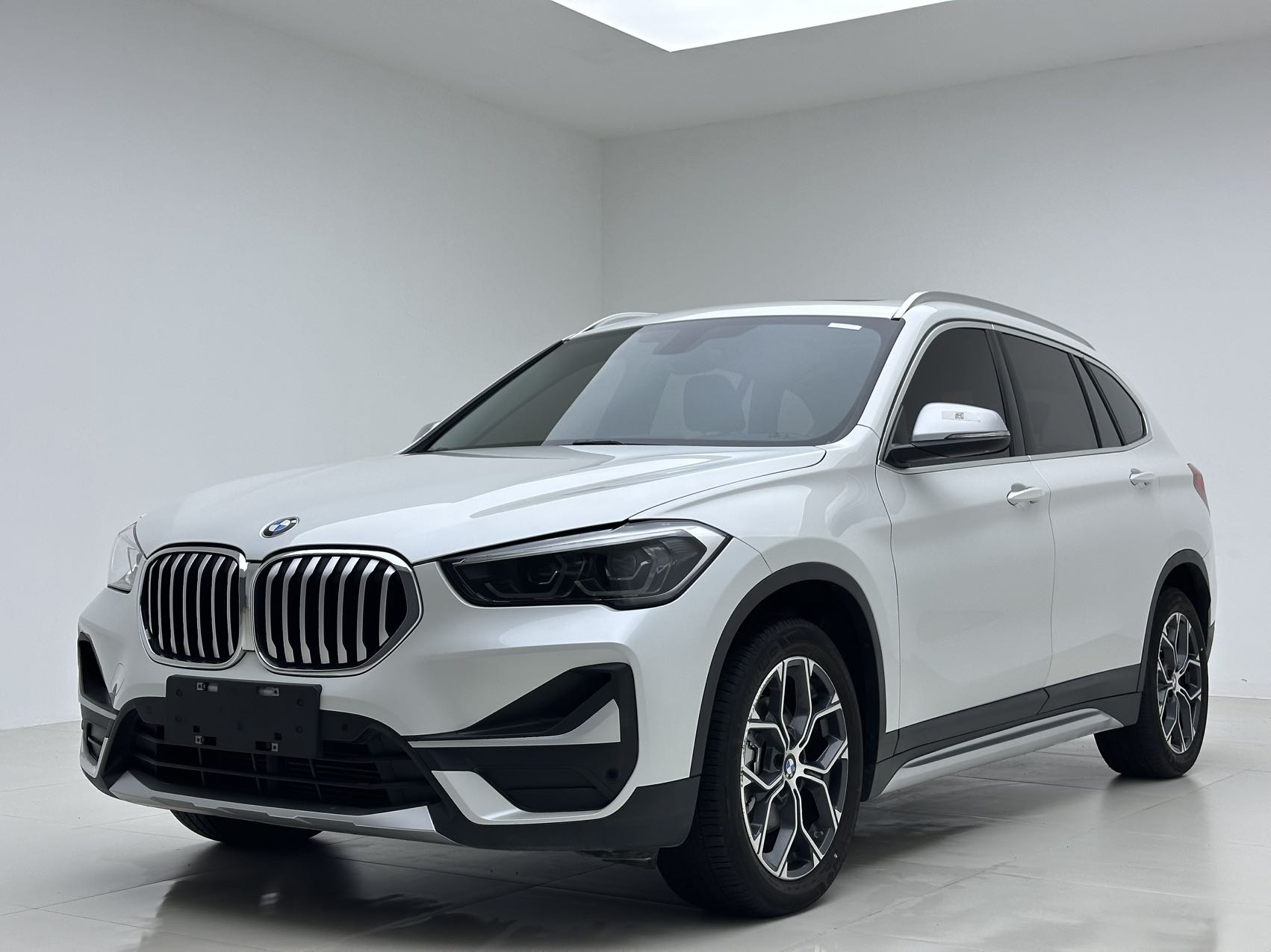 2021 год BMW X1 sDrive20Li Престижная версия, стандарт Евро VI