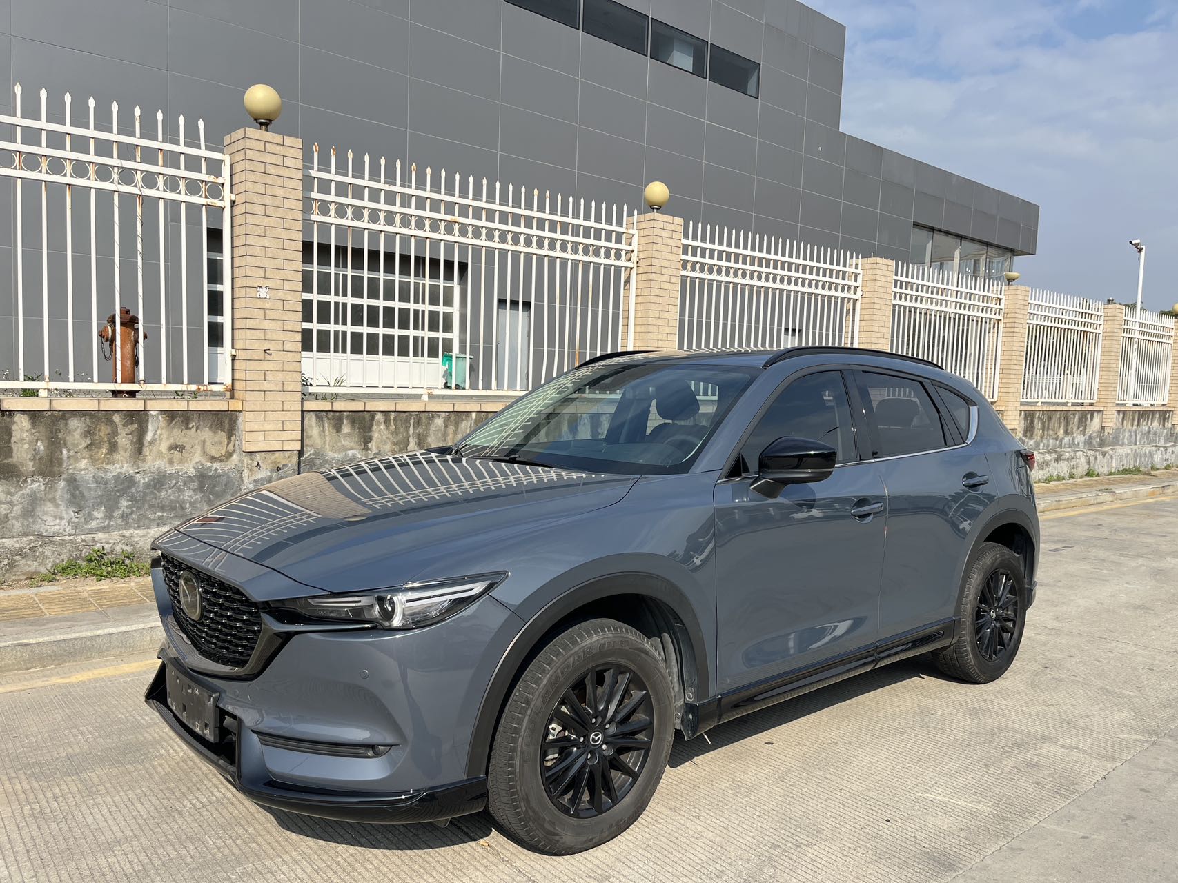 Модель 2021 года 2.0L автомат, передний привод, черный рыцарь