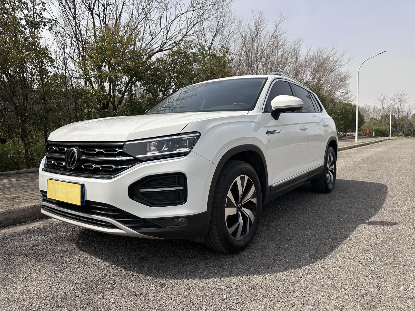 Volkswagen Tayron 280TSI 2022 года, передний привод, люксовая интеллектуальная версия