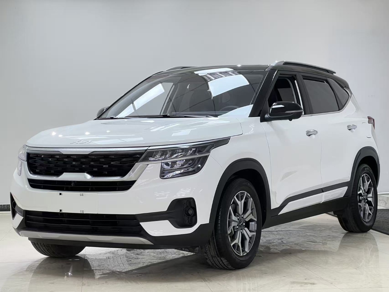 2021 год, Kia KX3 1.5L CVT, модификация Trend