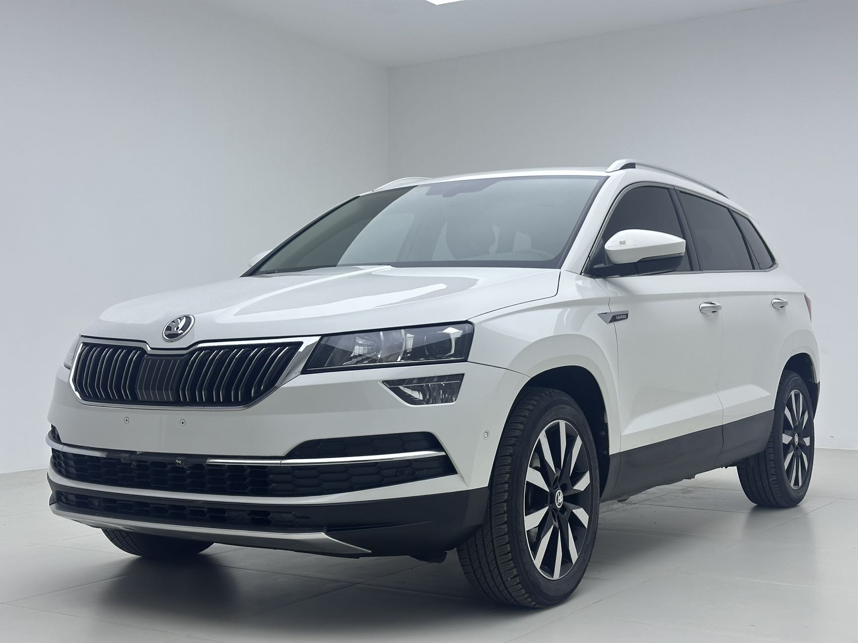 2021 модельный год Skoda Karoq TSI280 Люксовая версия