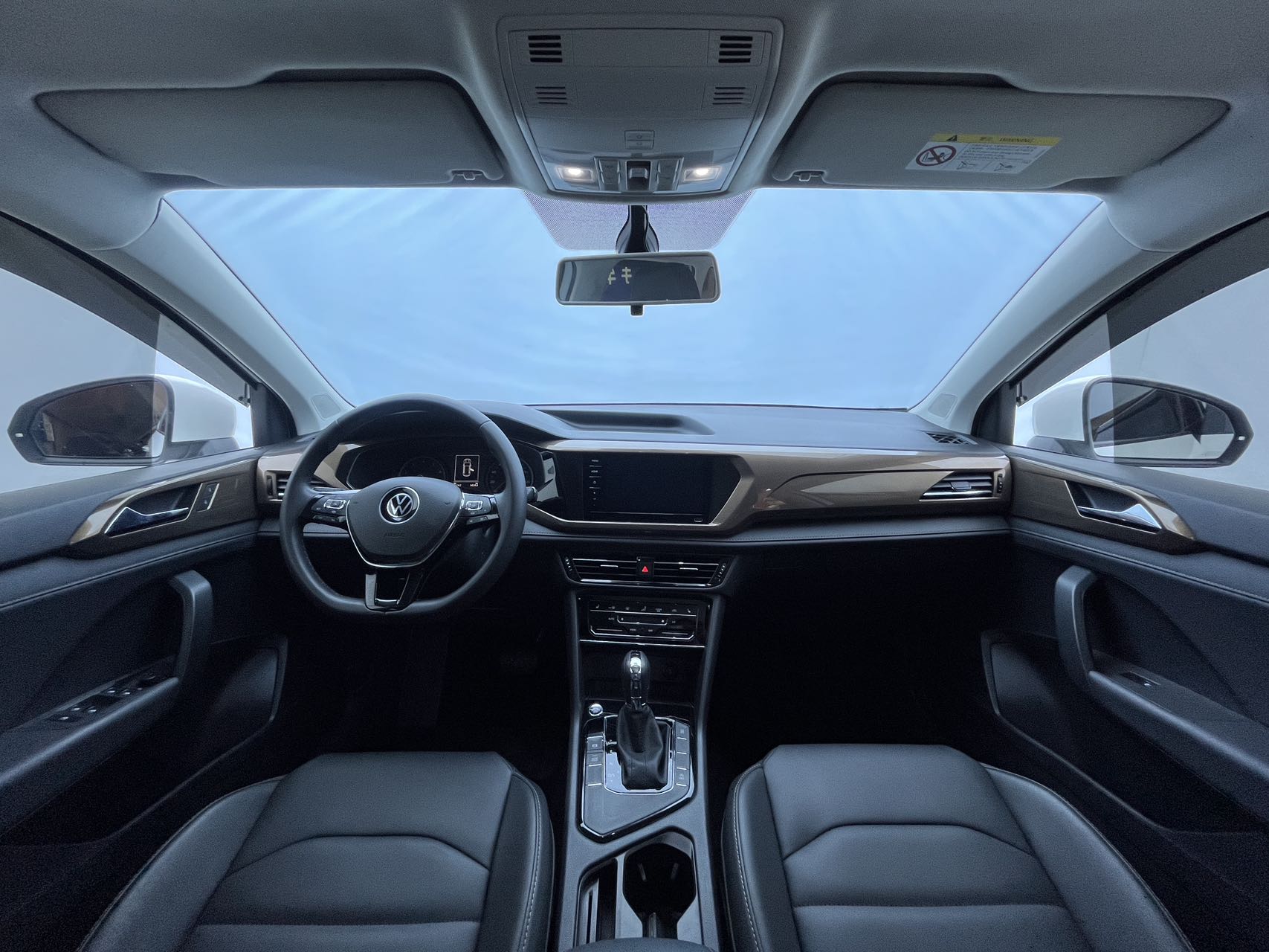 Volkswagen Tharu 2021 года 280TSI версия с передним приводом, люксовая PLUS