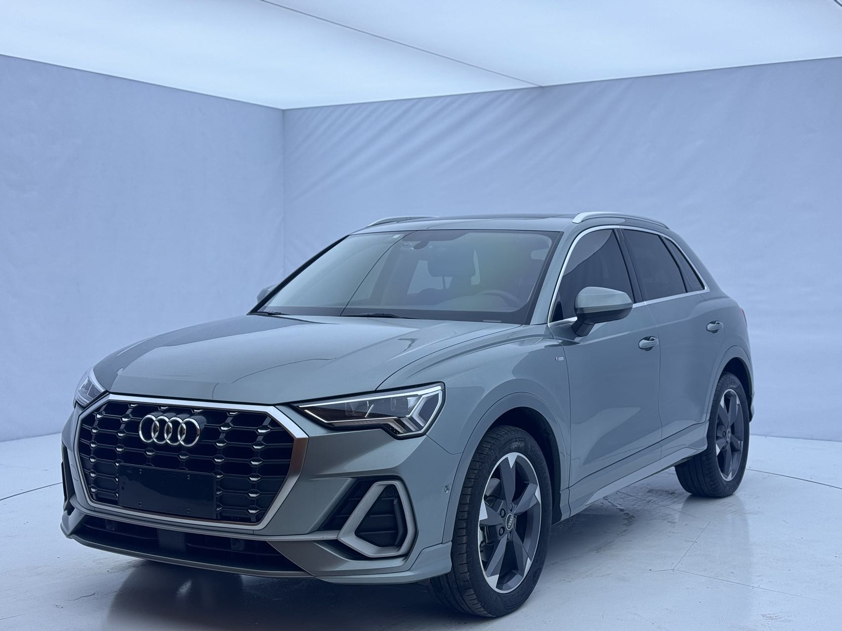 Audi Q3 2021, 35 TFSI, комплектация Стильная динамика