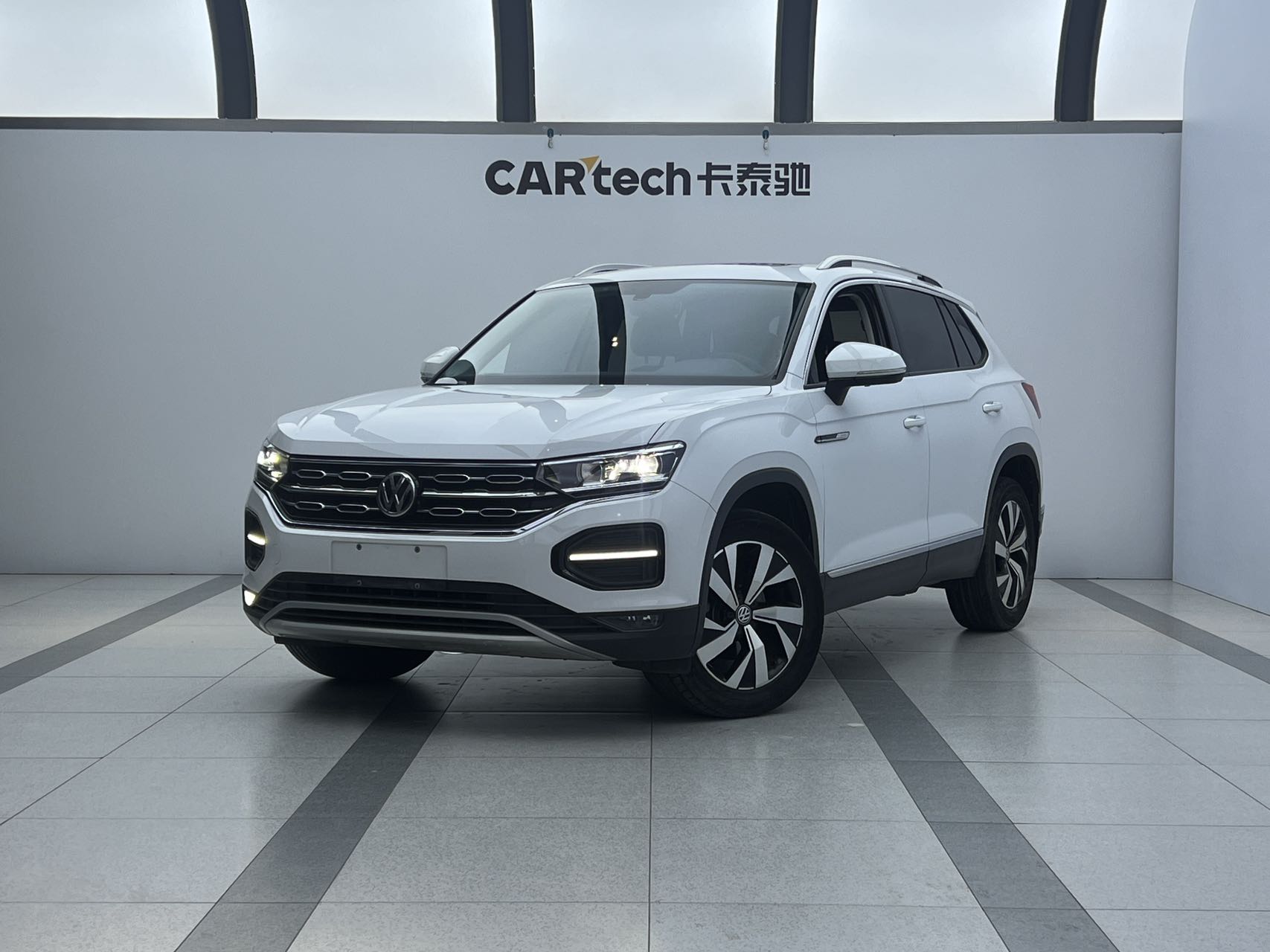 Фольксваген Тайрон 2021 280TSI передний привод Люкс Интеллигент