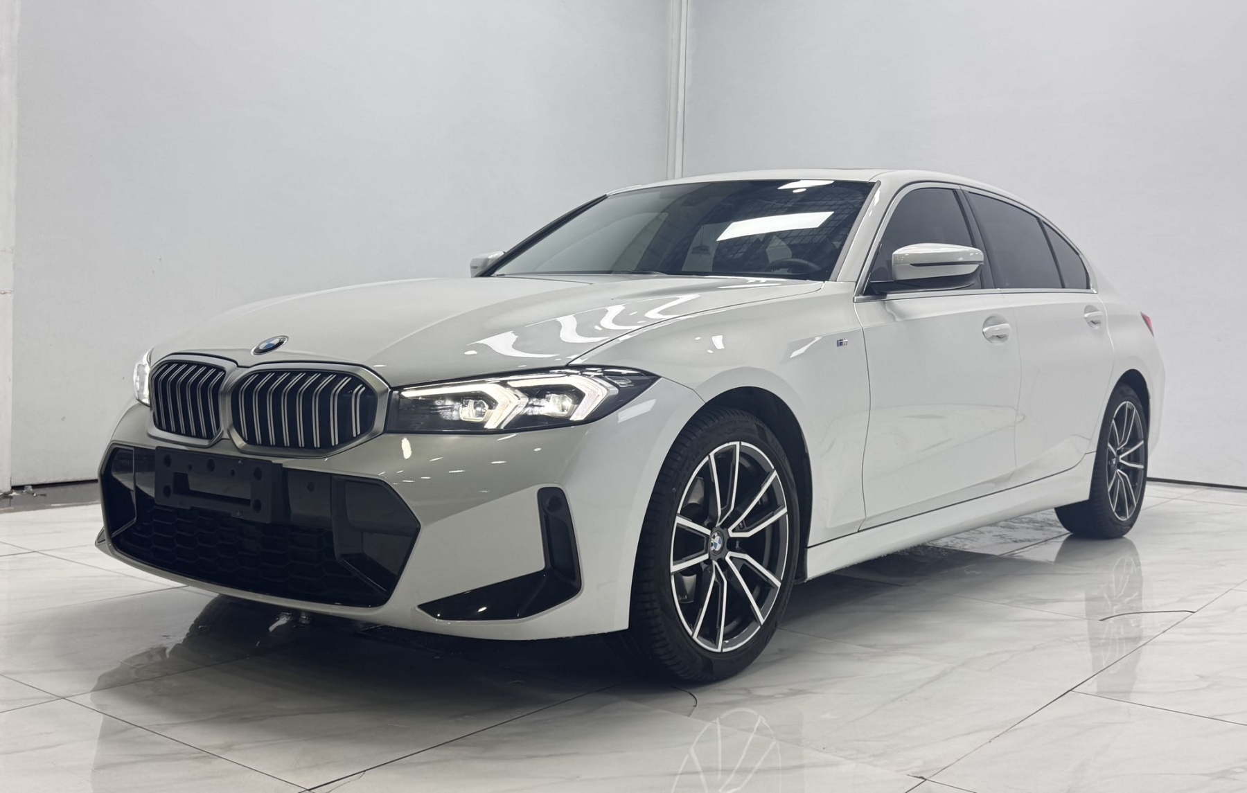 BMW 3 серии 2023 модель 320Li M Спортивный пакет