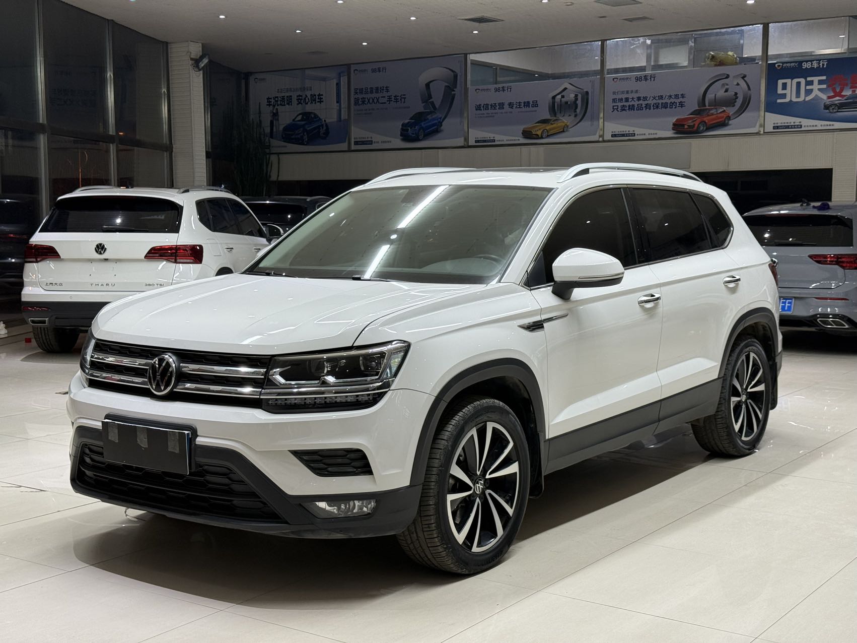 Volkswagen Tharu 2022 модель 280TSL, двухколесный привод, люксовая версия