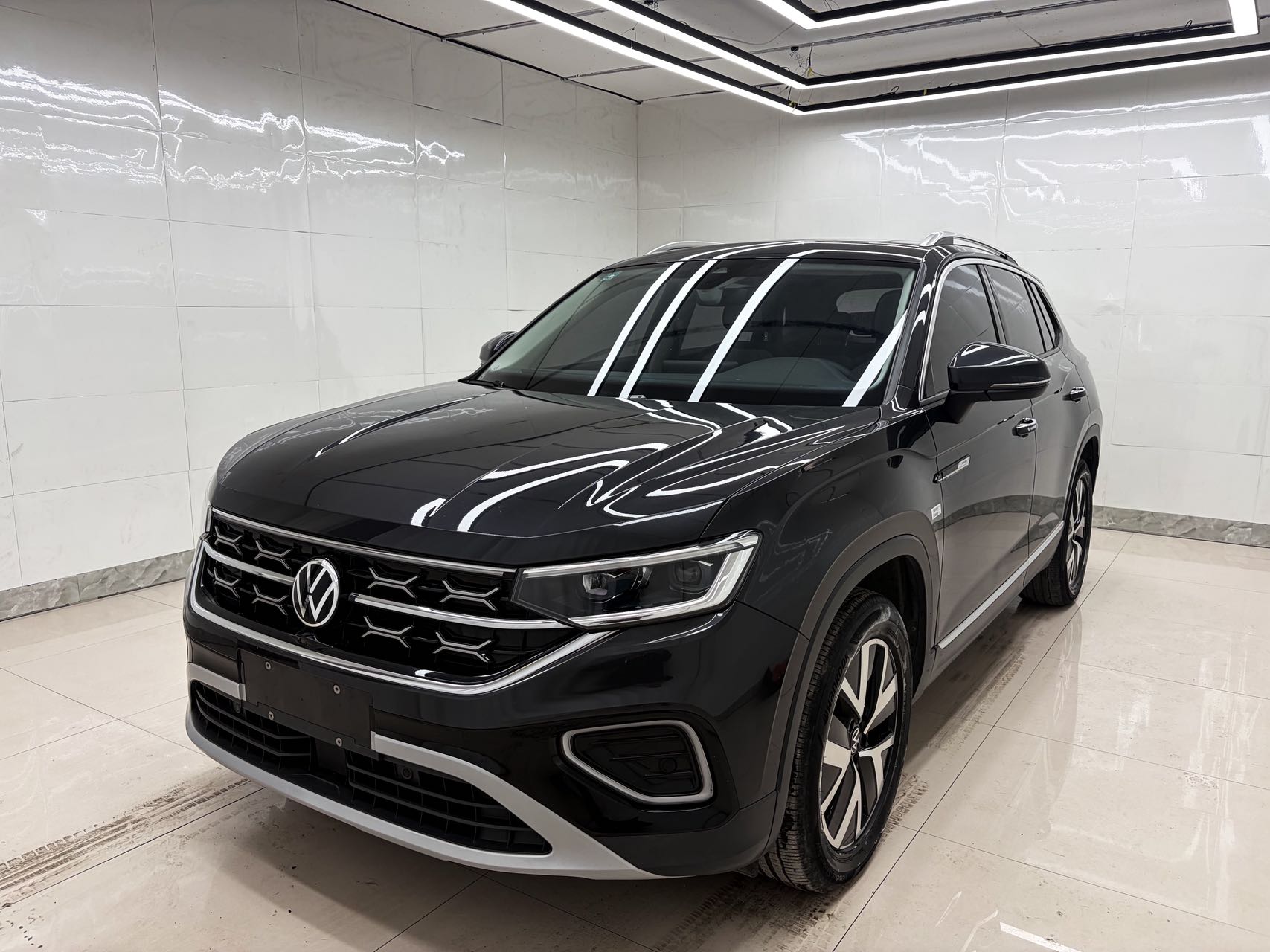 Volkswagen Tayron 2023 280TSI, передний привод, версия