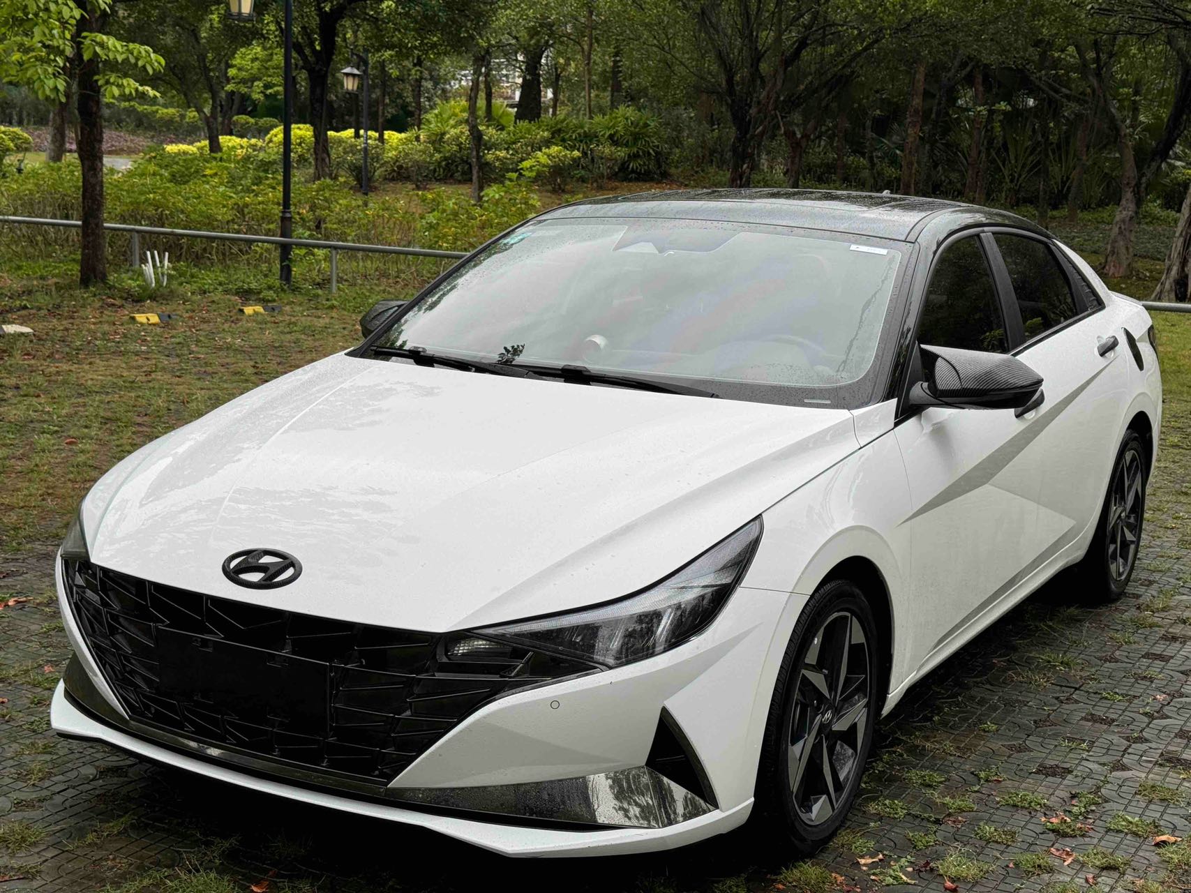 Современный Elantra 2022 года, версия 240TGDi DCT LUX Premium