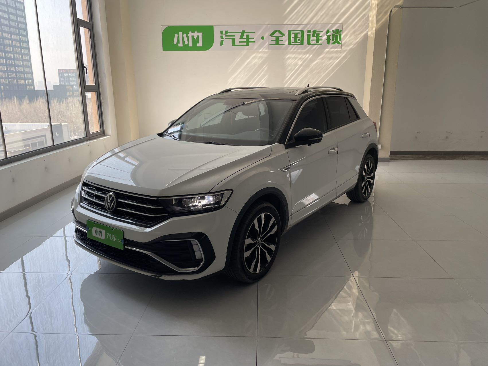 Volkswagen T-ROC Tan Ge 2022 модель 280TSI DSG передний привод R-Line Pro PLUS