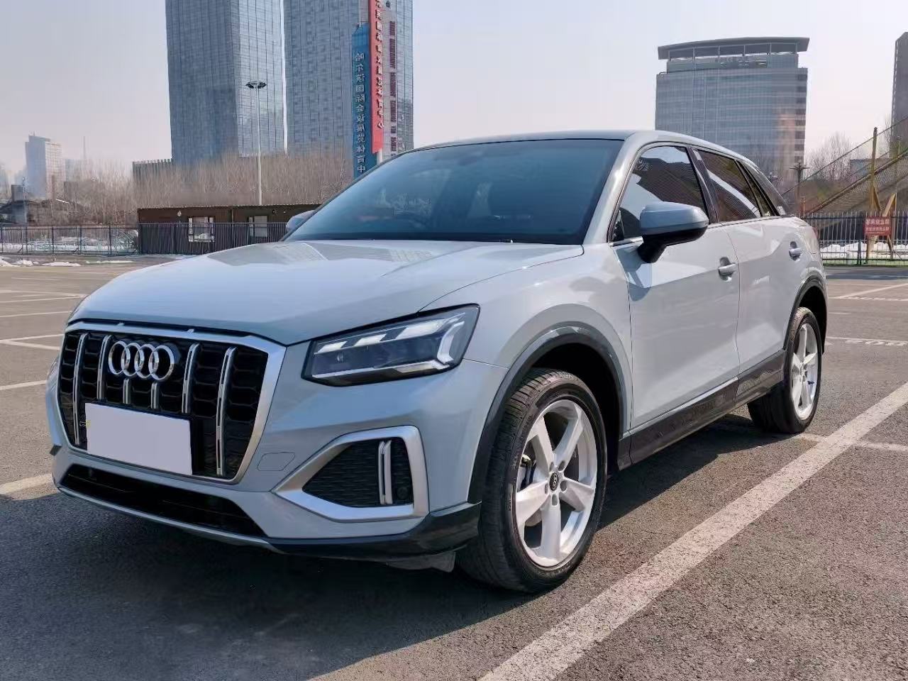 Audi Q2L 2022 версия 35 TFSI стартовая спортивная модификация, стандарт выбросов 国VI