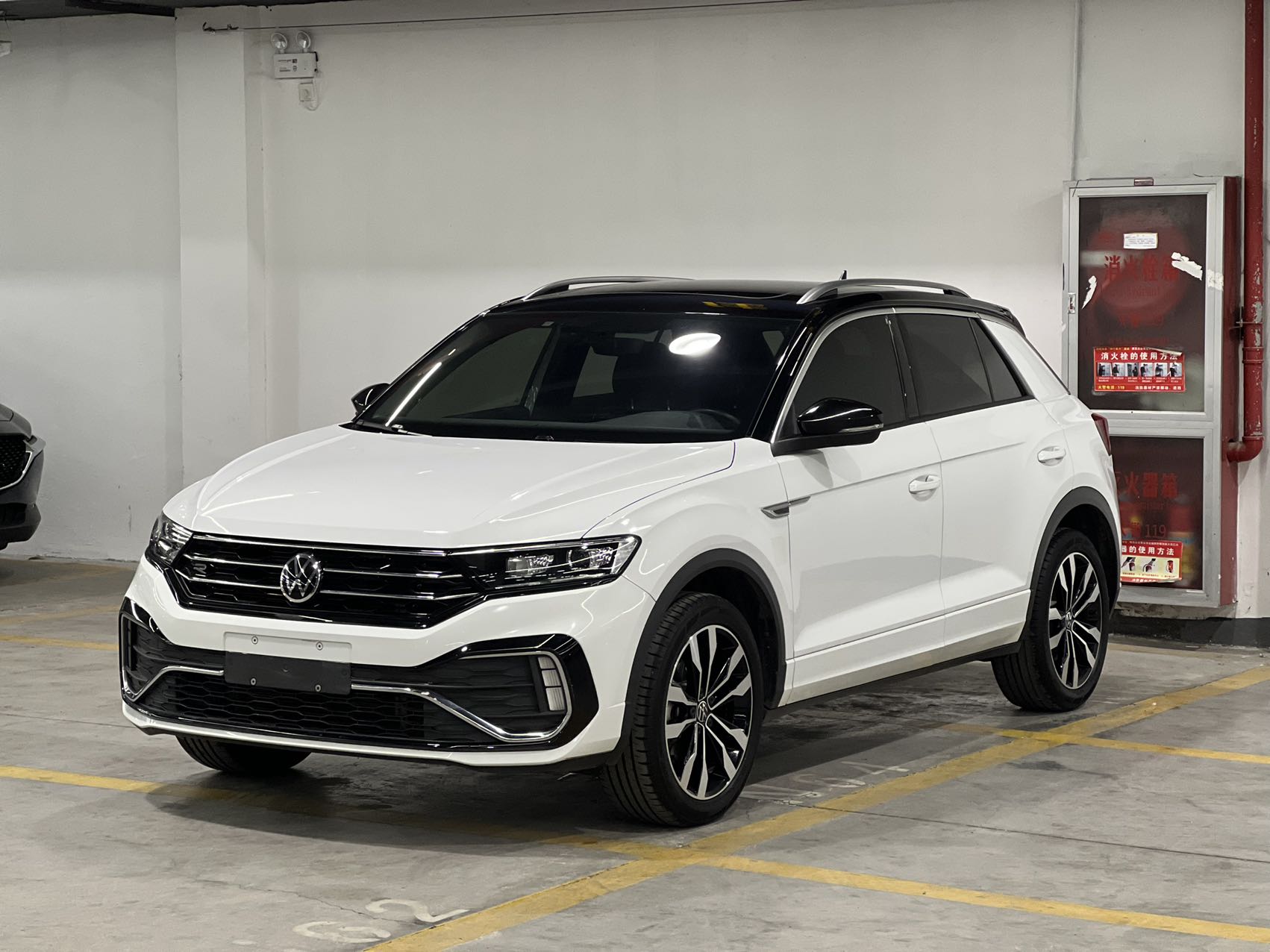 Volkswagen T-ROC Tan Ge 2022 модель 280TSI DSG передний привод R-Line PRO PLUS