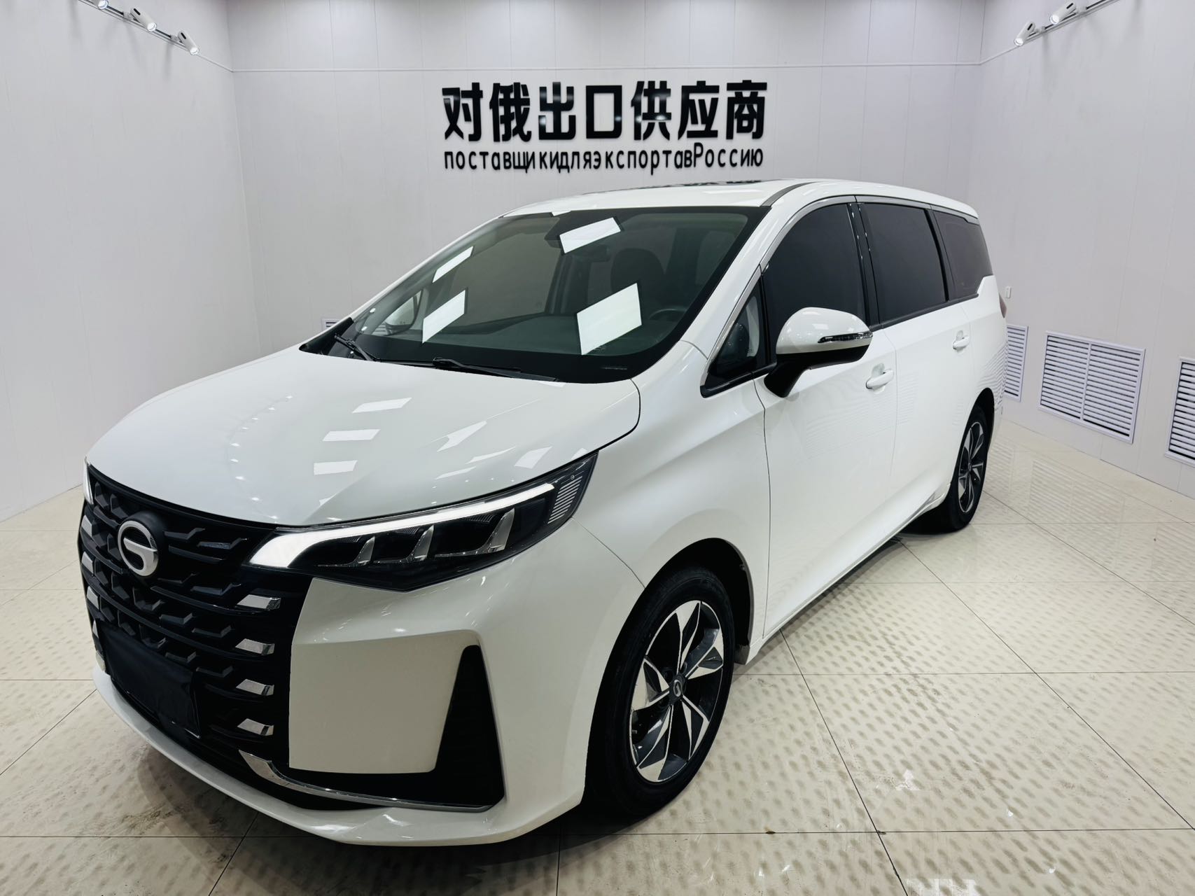 2021 год, GAC Trumpchi M6 автоматическая люксовая версия на 7 мест