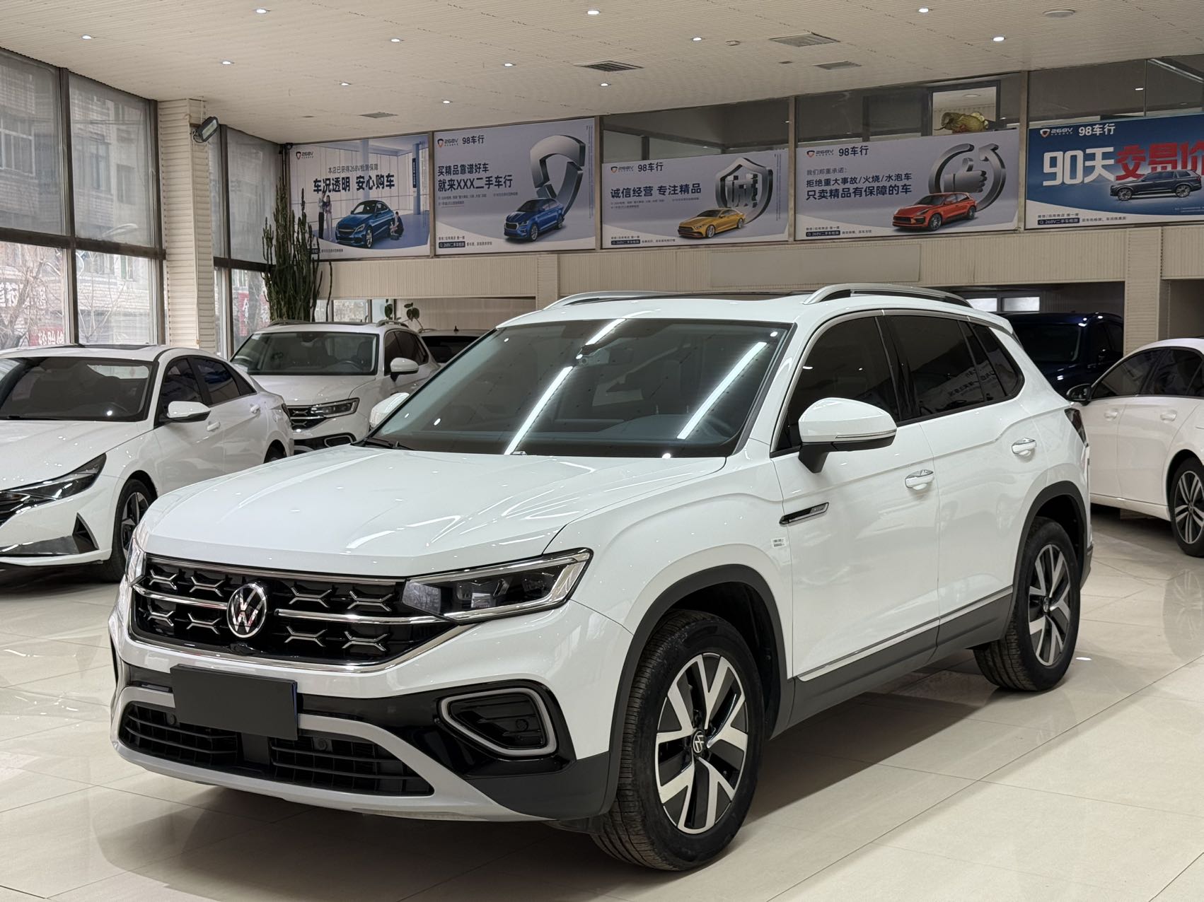 Volkswagen Tayron 2023 280TSI передний привод, версия Luxury Plus Advanced