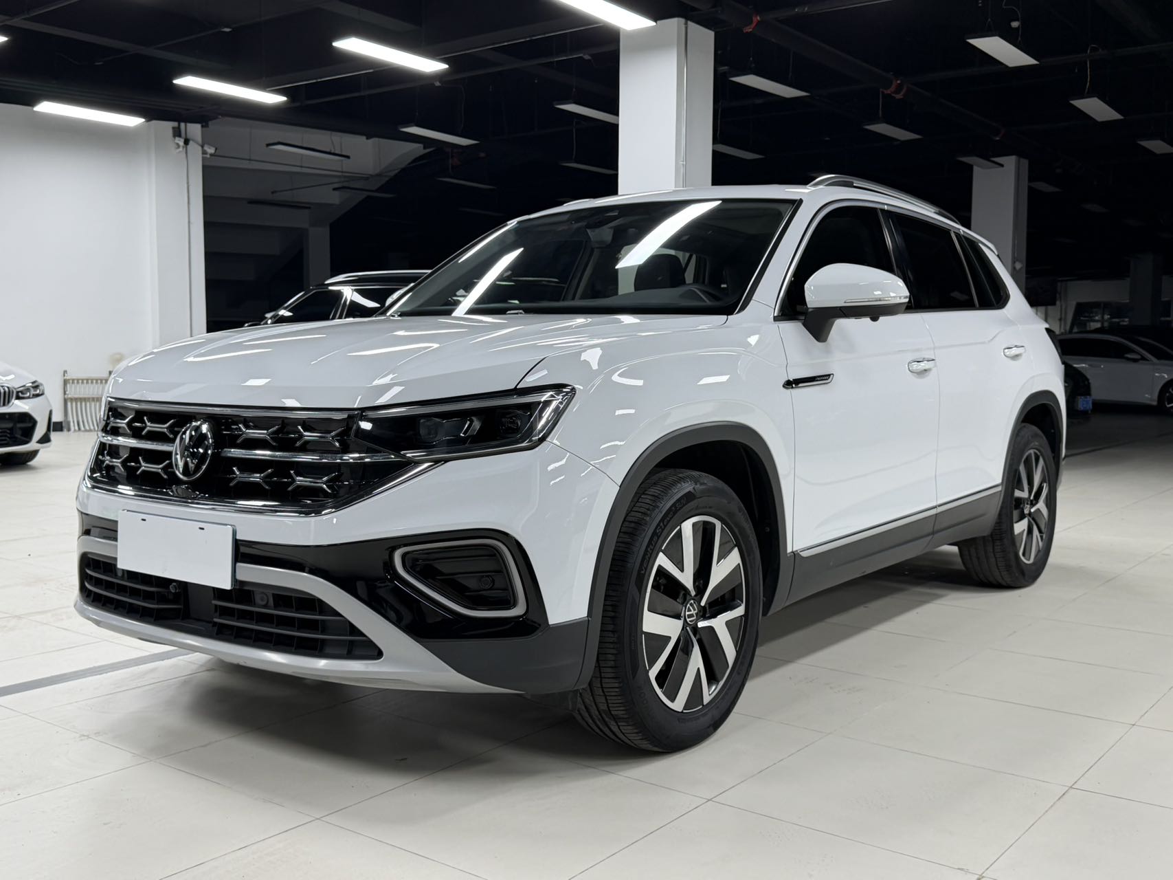 Volkswagen Tayron 2023 модель 280TSI, передний привод, версия Luxury Plus Advanced