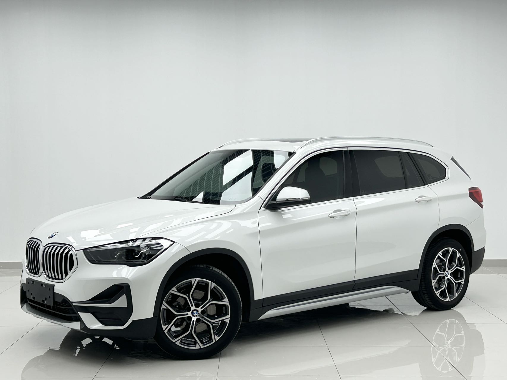 BMW X1 2022 года sDrive20Li Стильная версия