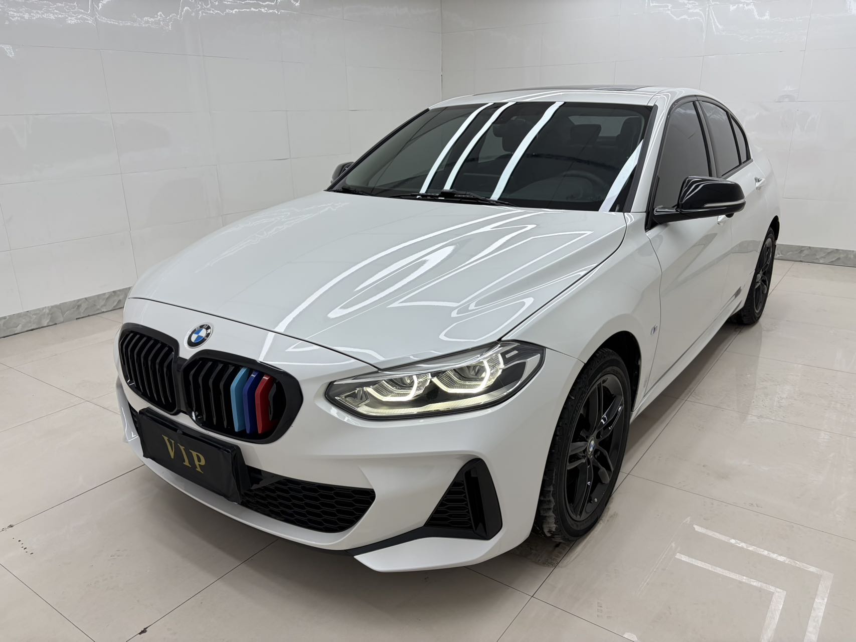 БМВ 120i 2022 Спортивный Shadow Line