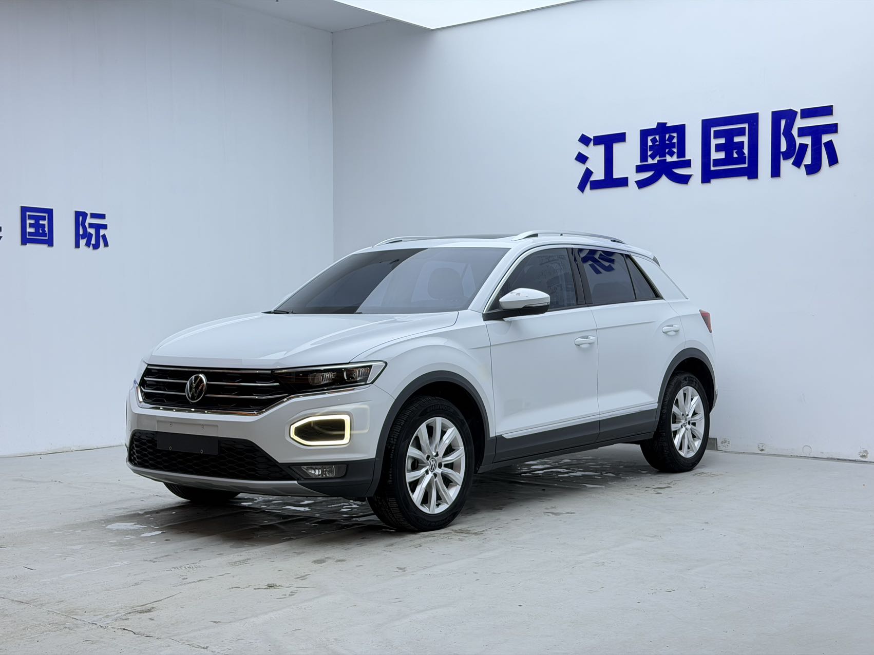 2022 модель T-ROC Танкe 280TSI DSG передний привод, версия Elite Plus