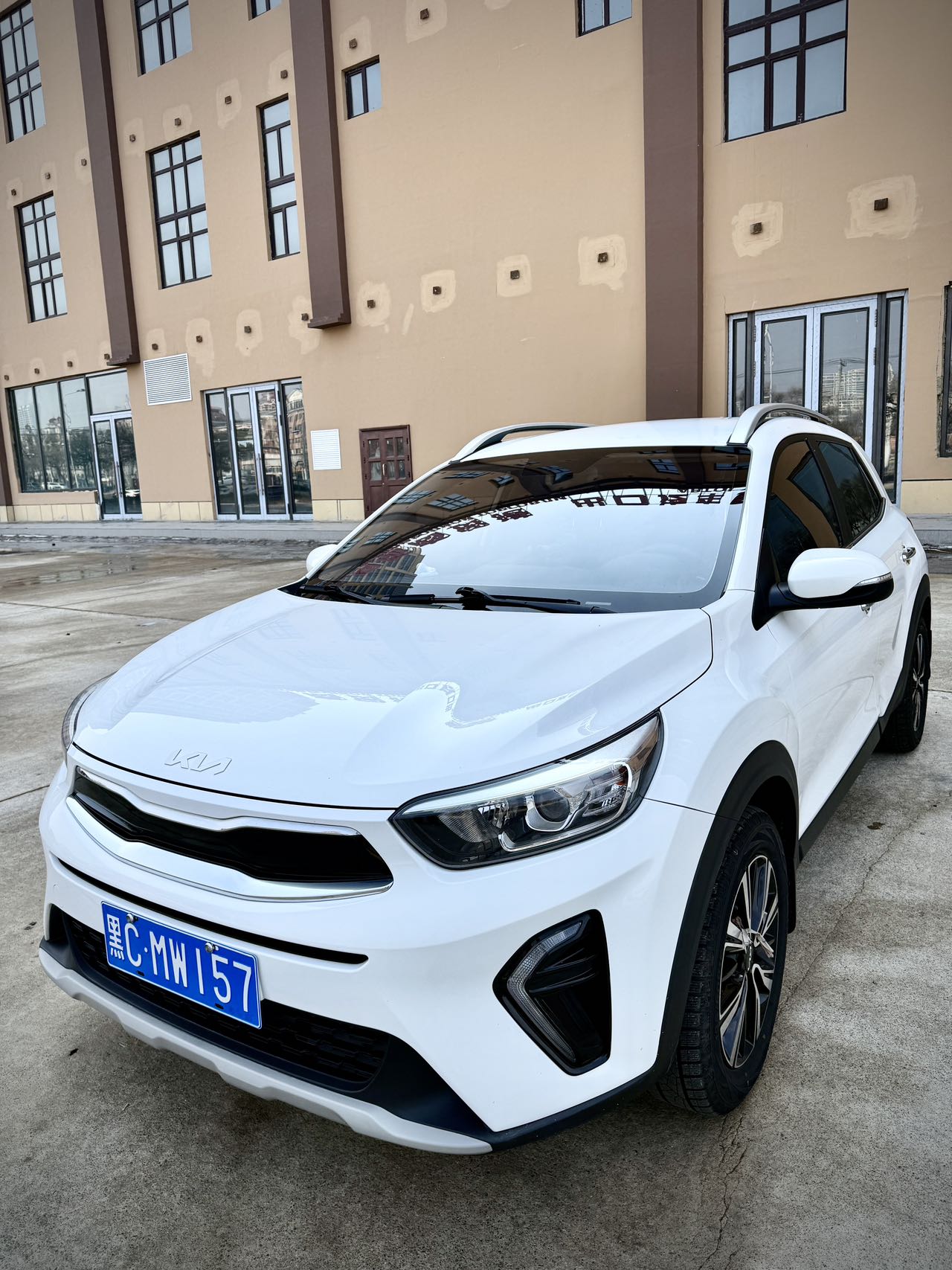 Киа Стоник 2021, 1,4 л атмосферный двигатель, вариатор CVT, комплектация Цюсян