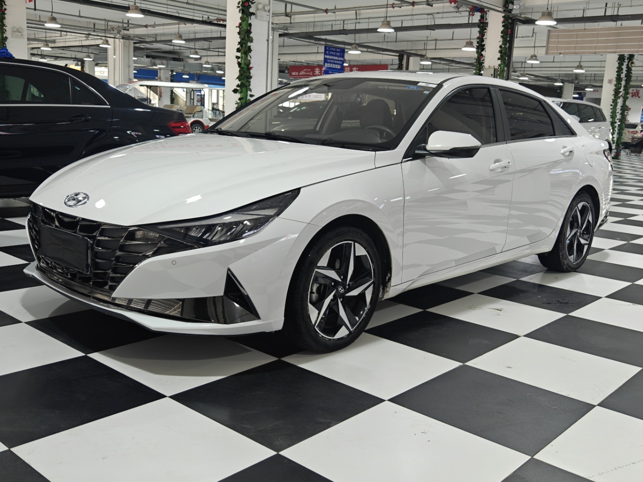 Hyundai Elantra 2022 года, 1.5L CVT, версия LUX премиум