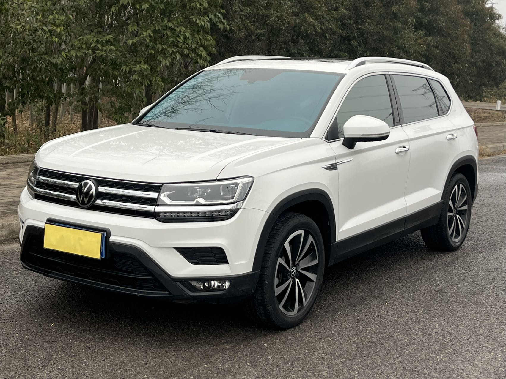 Volkswagen Tharu 280TSI 2022 года, передний привод, роскошная версия