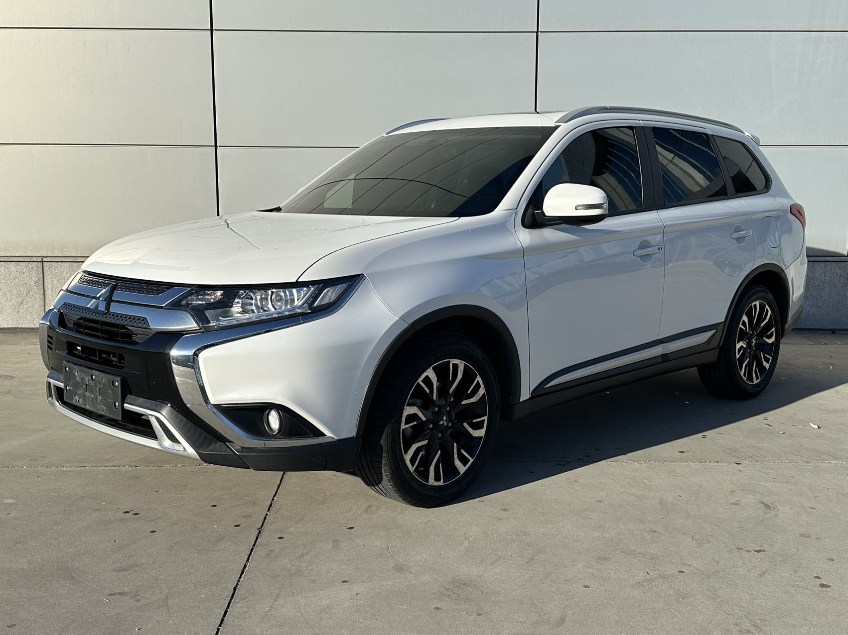 Mitsubishi Outlander 2021 модель 2.0L передний привод версия Enjoy 5 мест