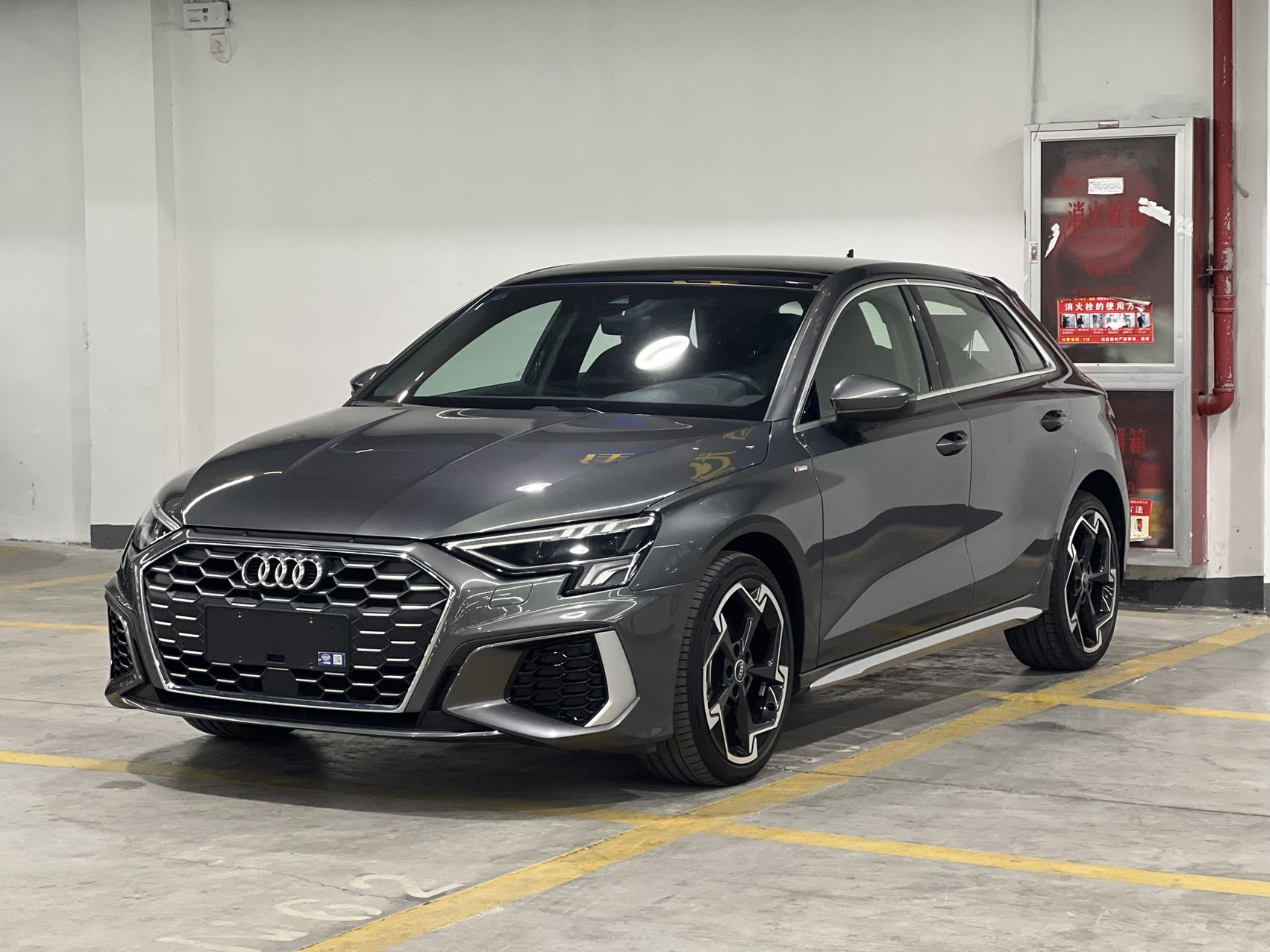 Audi A3 2023 года, Sportback 35 TFSI, роскошная спортивная модель