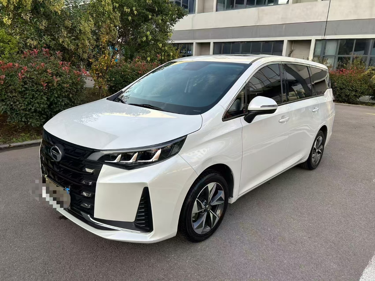 GAC Trumpchi M6 роскошная версия с 7 местами